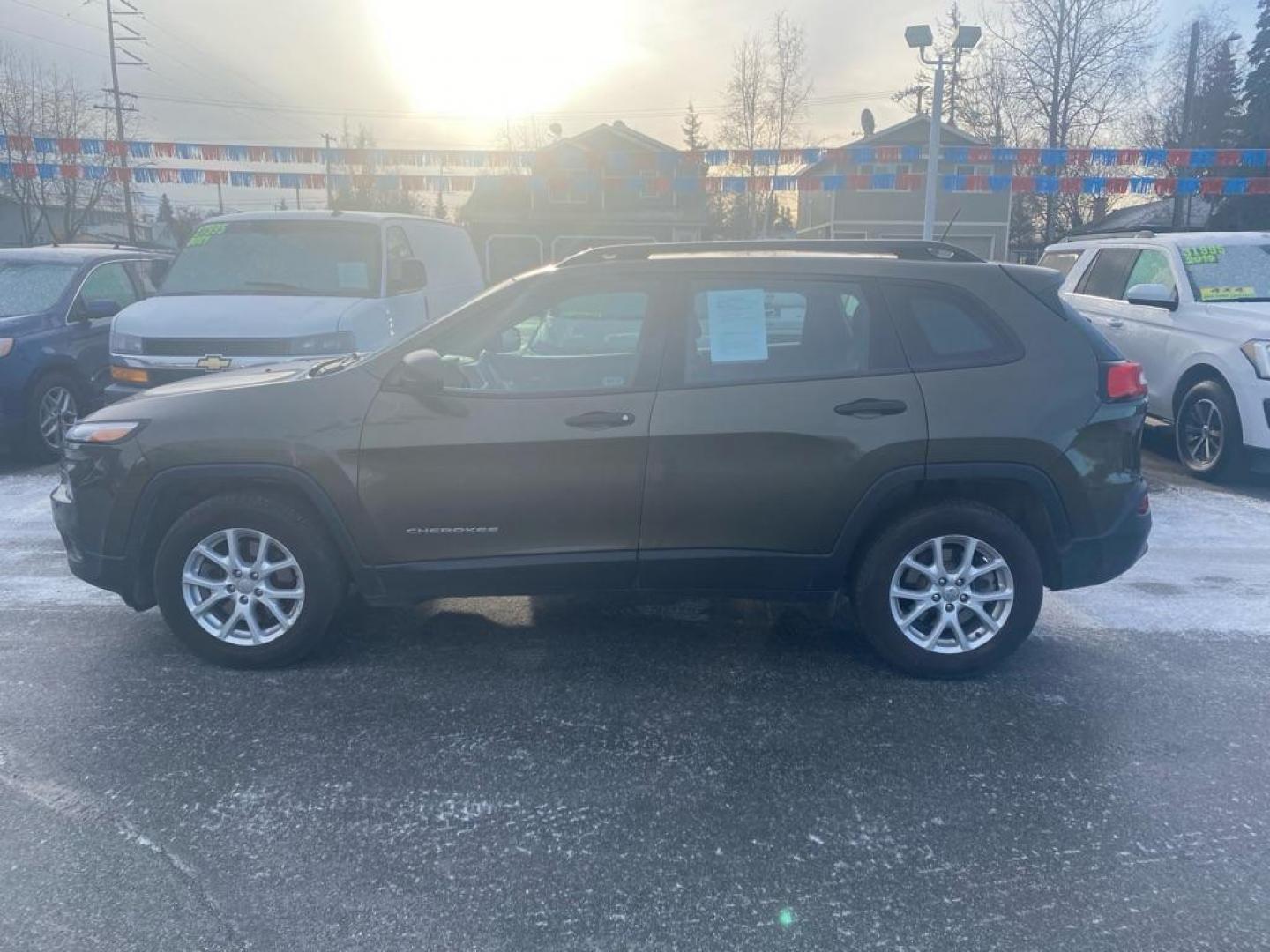 2016 GREEN JEEP CHEROKEE SPORT (1C4PJMAB3GW) with an 2.4L engine, Automatic transmission, located at 929 East 8th Ave, Anchorage, AK, 99501, (907) 274-2277, 61.214783, -149.866074 - Photo#1