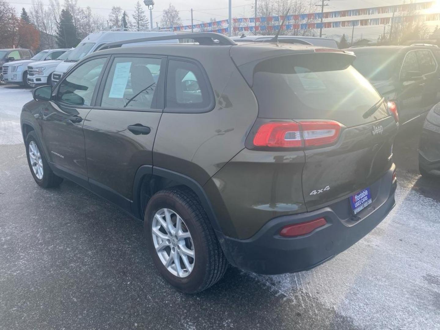 2016 GREEN JEEP CHEROKEE SPORT (1C4PJMAB3GW) with an 2.4L engine, Automatic transmission, located at 929 East 8th Ave, Anchorage, AK, 99501, (907) 274-2277, 61.214783, -149.866074 - Photo#2