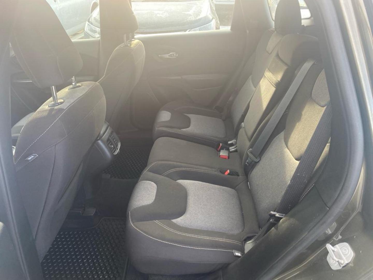 2016 GREEN JEEP CHEROKEE SPORT (1C4PJMAB3GW) with an 2.4L engine, Automatic transmission, located at 929 East 8th Ave, Anchorage, AK, 99501, (907) 274-2277, 61.214783, -149.866074 - Photo#3