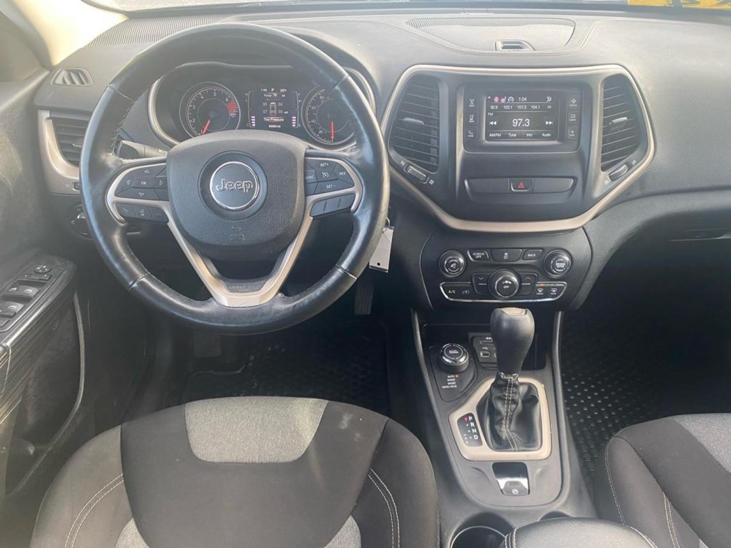 2016 GREEN JEEP CHEROKEE SPORT (1C4PJMAB3GW) with an 2.4L engine, Automatic transmission, located at 929 East 8th Ave, Anchorage, AK, 99501, (907) 274-2277, 61.214783, -149.866074 - Photo#4