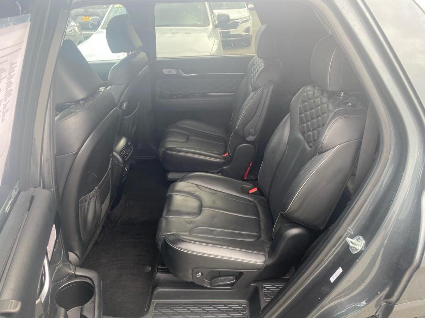 2021 GRAY HYUNDAI PALISADE CALLIGRAPHY (KM8R7DHEXMU) with an 3.8L engine, Automatic transmission, located at 929 East 8th Ave, Anchorage, AK, 99501, (907) 274-2277, 61.214783, -149.866074 - Photo#3