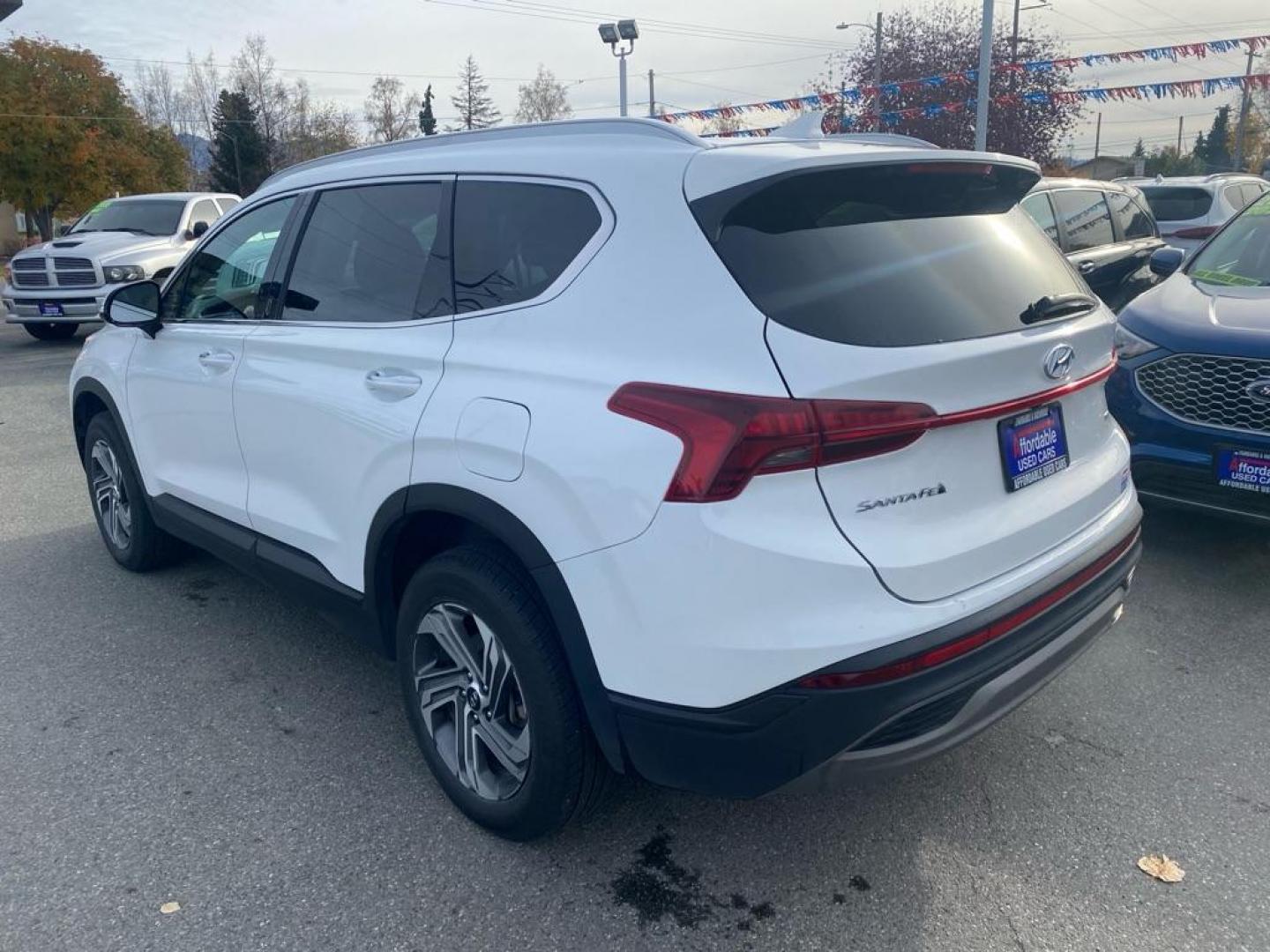 2023 WHITE HYUNDAI SANTA FE SEL SEL (5NMS2DAJ7PH) with an 2.5L engine, Automatic transmission, located at 929 East 8th Ave, Anchorage, AK, 99501, (907) 274-2277, 61.214783, -149.866074 - Photo#2