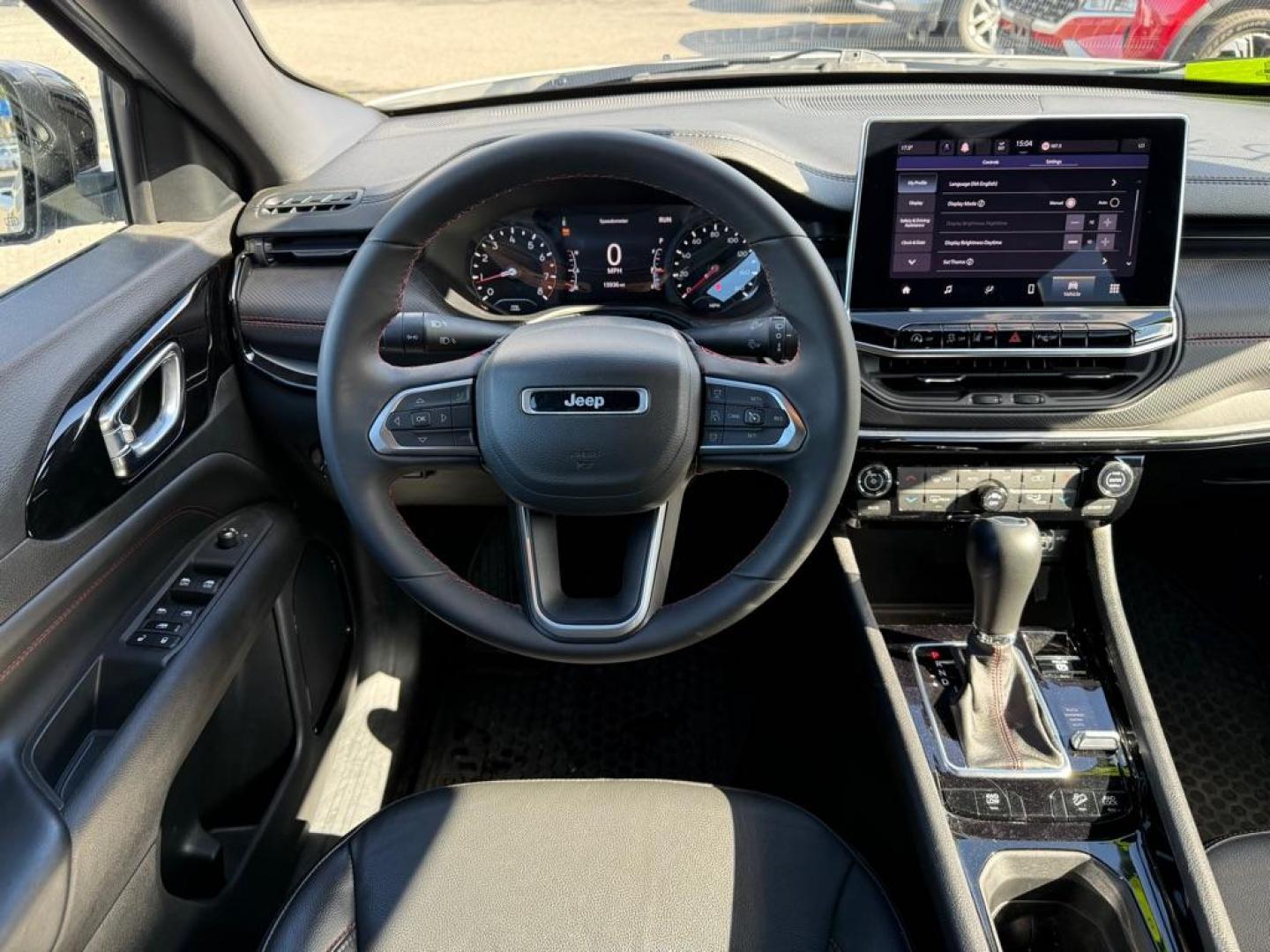 2023 WHITE JEEP COMPASS TRAILHAWK (3C4NJDDN3PT) with an 2.0L engine, Automatic transmission, located at 929 East 8th Ave, Anchorage, AK, 99501, (907) 274-2277, 61.214783, -149.866074 - Photo#4
