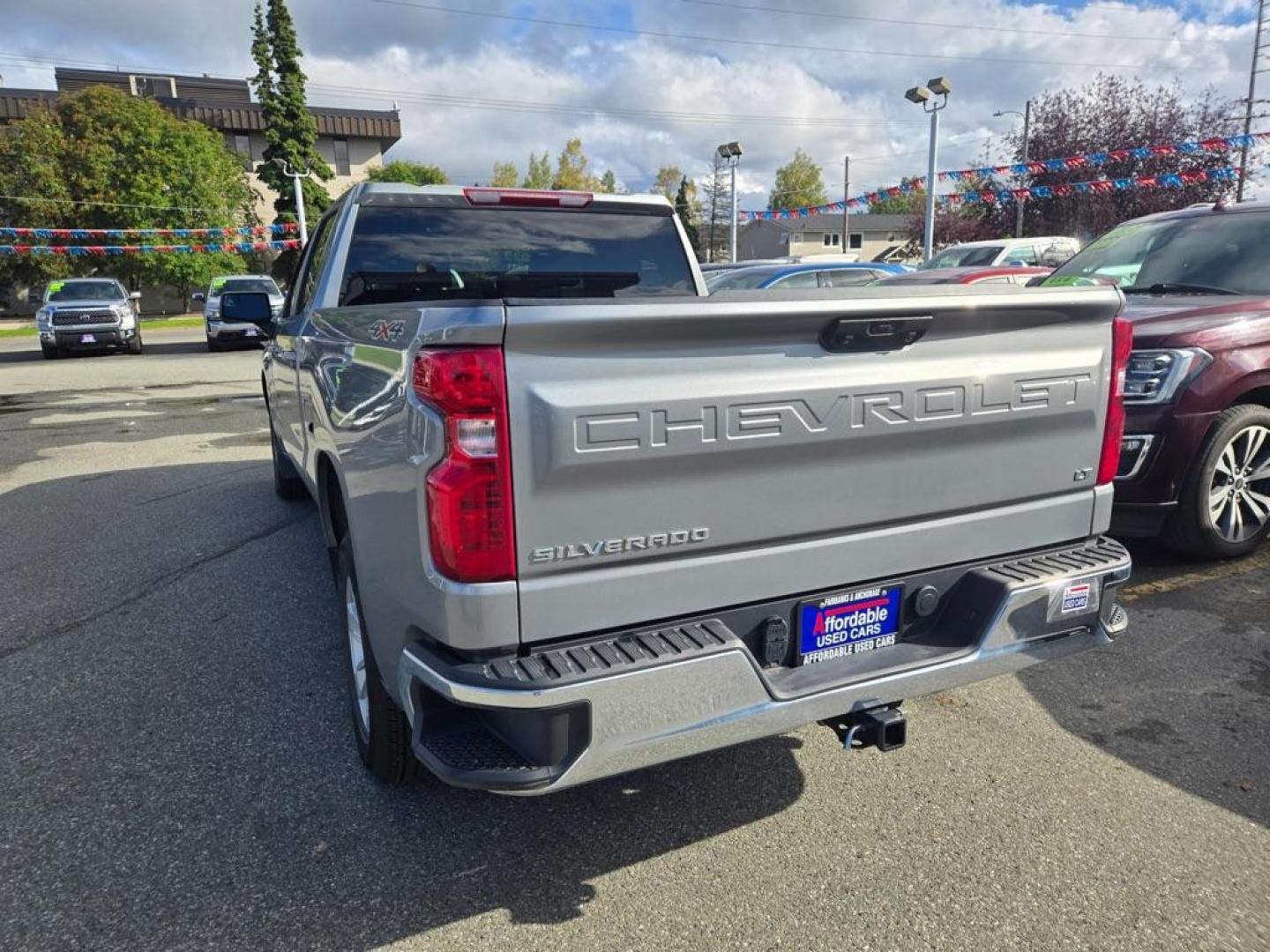 2023 GRAY CHEVROLET SILVERADO 1500 LT (1GCUDDED3PZ) with an 5.3L engine, Automatic transmission, located at 929 East 8th Ave, Anchorage, AK, 99501, (907) 274-2277, 61.214783, -149.866074 - Photo#2