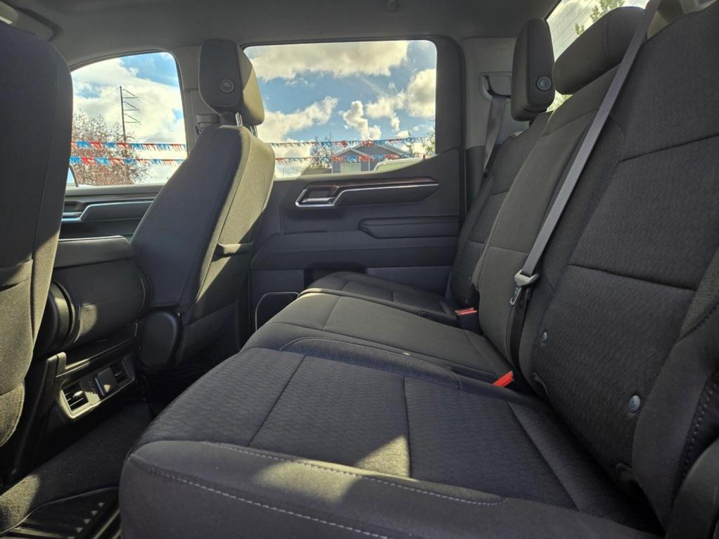 2023 GRAY CHEVROLET SILVERADO 1500 LT (1GCUDDED3PZ) with an 5.3L engine, Automatic transmission, located at 929 East 8th Ave, Anchorage, AK, 99501, (907) 274-2277, 61.214783, -149.866074 - Photo#3