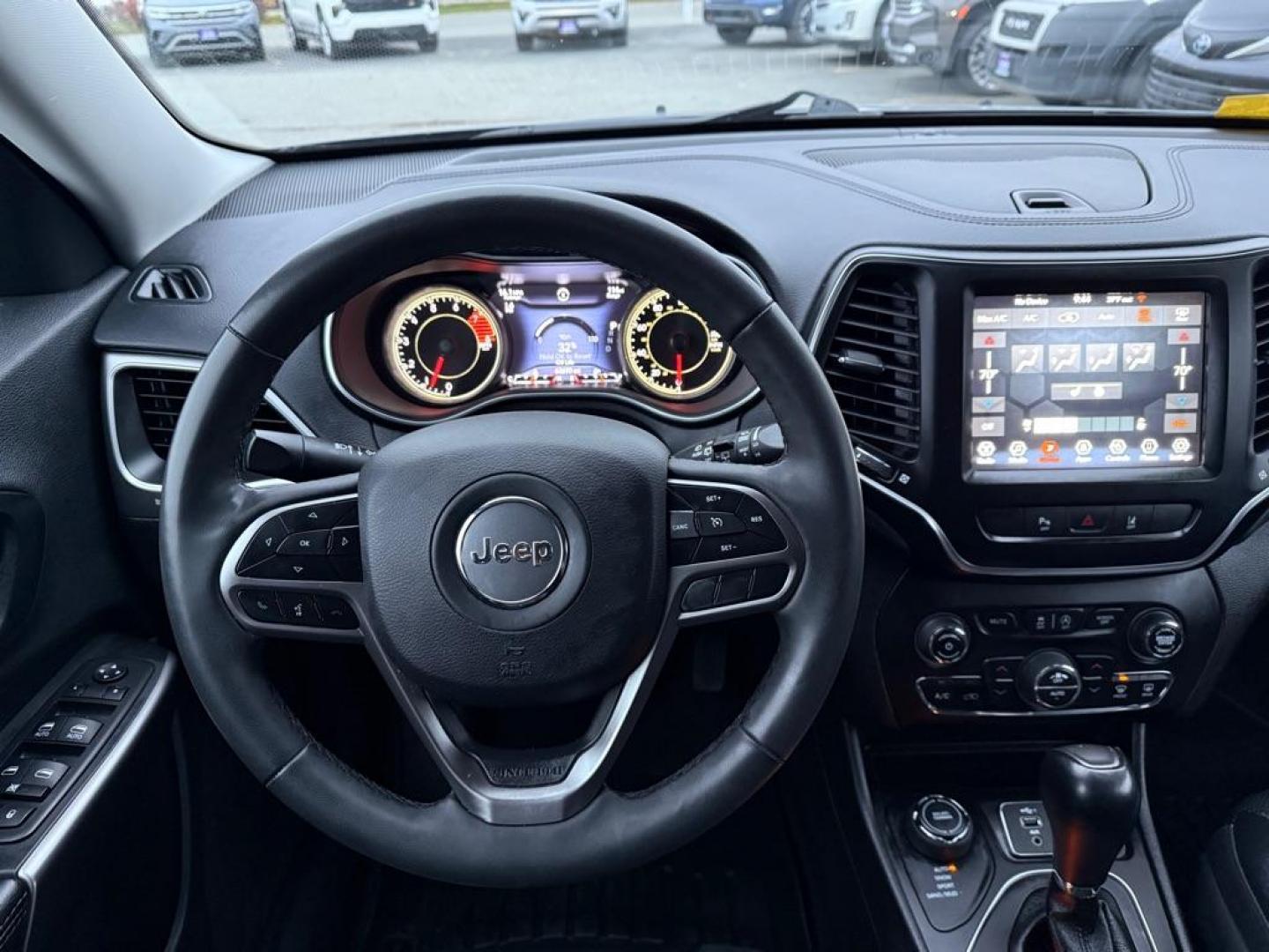 2022 JEEP CHEROKEE LUX LATITUDE LUX (1C4PJMMXXND) with an 3.2L engine, Automatic transmission, located at 929 East 8th Ave, Anchorage, AK, 99501, (907) 274-2277, 61.214783, -149.866074 - Photo#4