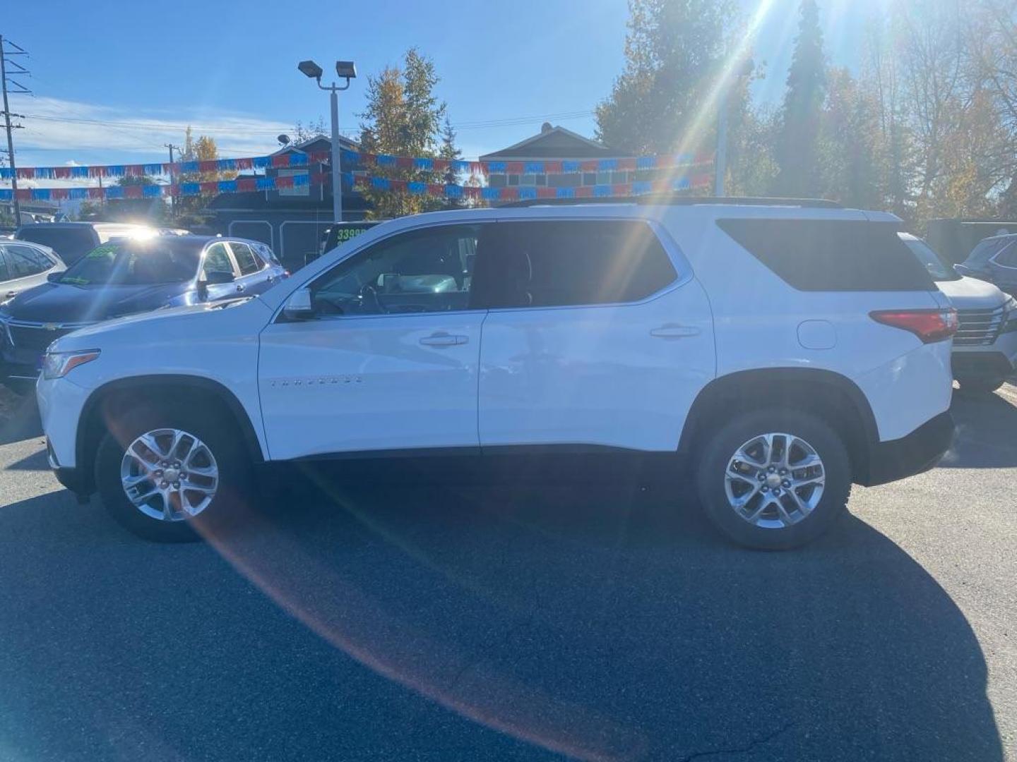 2019 WHITE CHEVROLET TRAVERSE LT (1GNERGKW8KJ) with an 3.6L engine, Automatic transmission, located at 929 East 8th Ave, Anchorage, AK, 99501, (907) 274-2277, 61.214783, -149.866074 - Photo#1