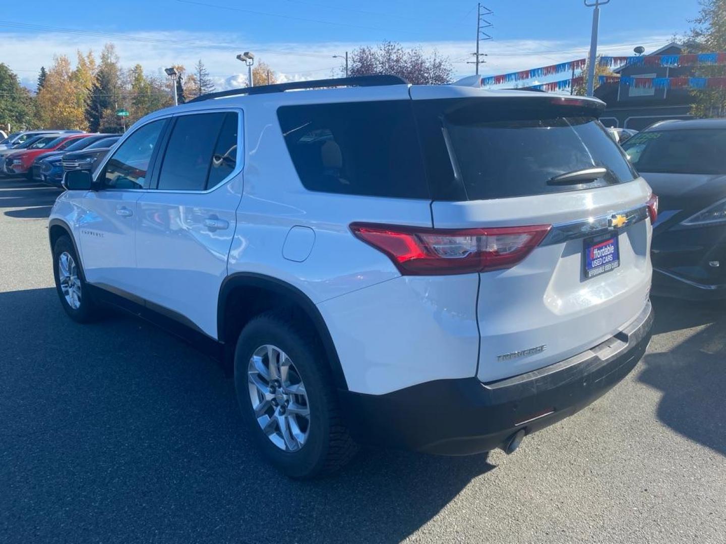 2019 WHITE CHEVROLET TRAVERSE LT (1GNERGKW8KJ) with an 3.6L engine, Automatic transmission, located at 929 East 8th Ave, Anchorage, AK, 99501, (907) 274-2277, 61.214783, -149.866074 - Photo#2
