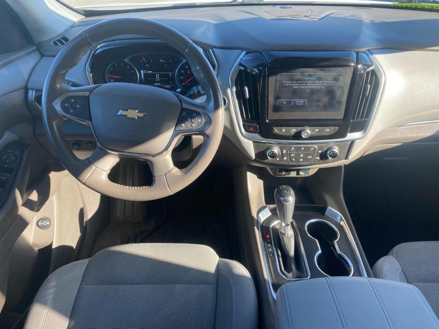 2019 WHITE CHEVROLET TRAVERSE LT (1GNERGKW8KJ) with an 3.6L engine, Automatic transmission, located at 929 East 8th Ave, Anchorage, AK, 99501, (907) 274-2277, 61.214783, -149.866074 - Photo#4