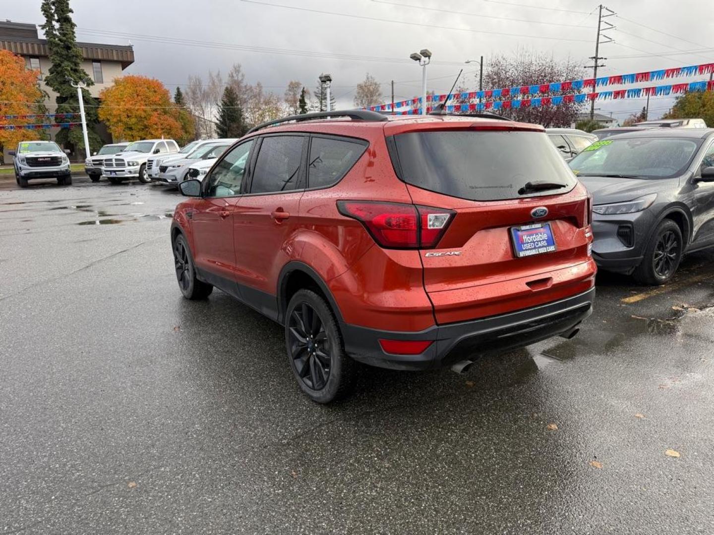 2019 ORANGE FORD ESCAPE SE (1FMCU9GD4KU) with an 1.5L engine, Automatic transmission, located at 929 East 8th Ave, Anchorage, AK, 99501, (907) 274-2277, 61.214783, -149.866074 - Photo#2