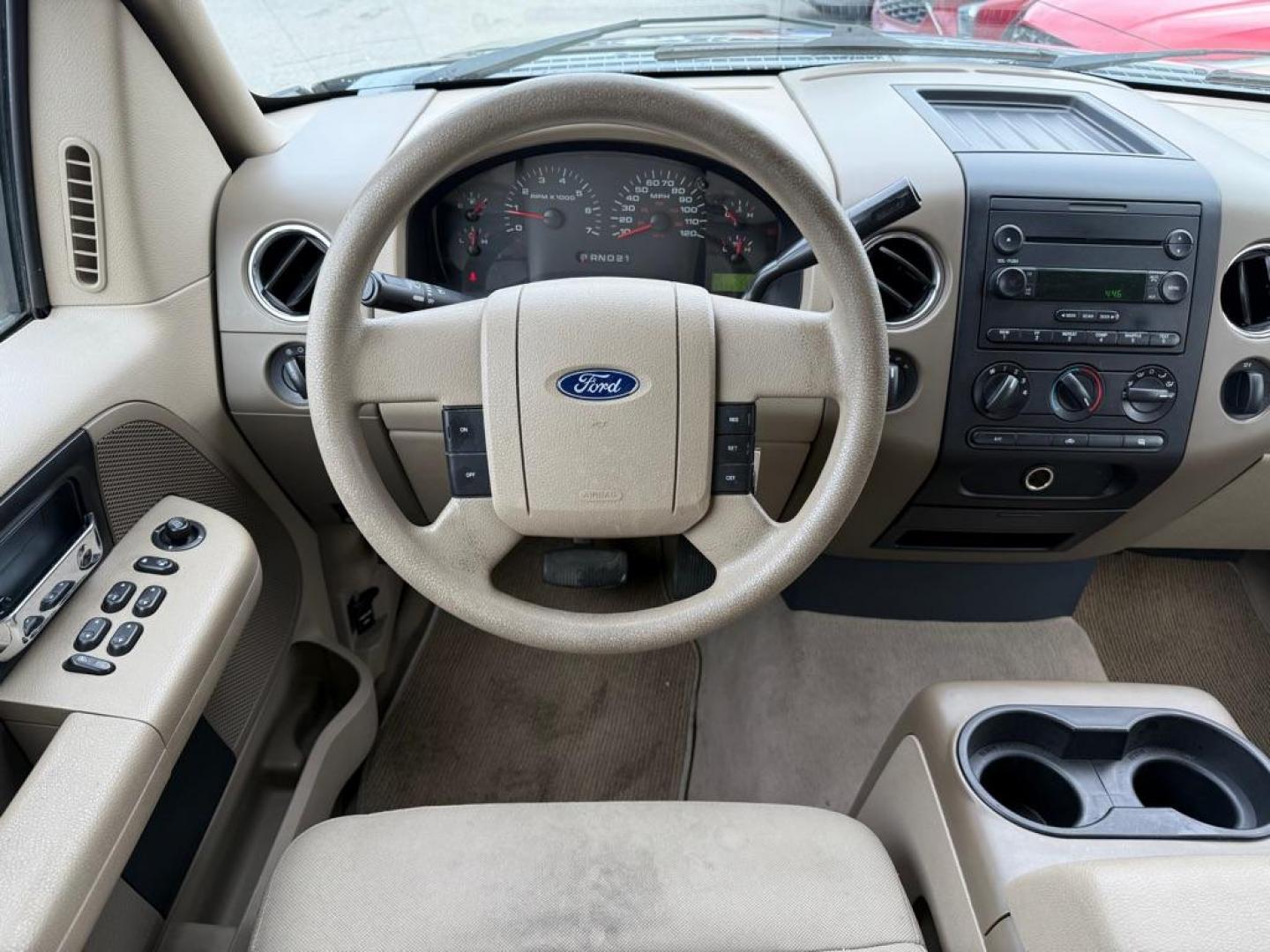 2004 BLACK FORD F150 S/C XLT (1FTPX14594N) with an 5.4L engine, Automatic transmission, located at 929 East 8th Ave, Anchorage, AK, 99501, (907) 274-2277, 61.214783, -149.866074 - Photo#4