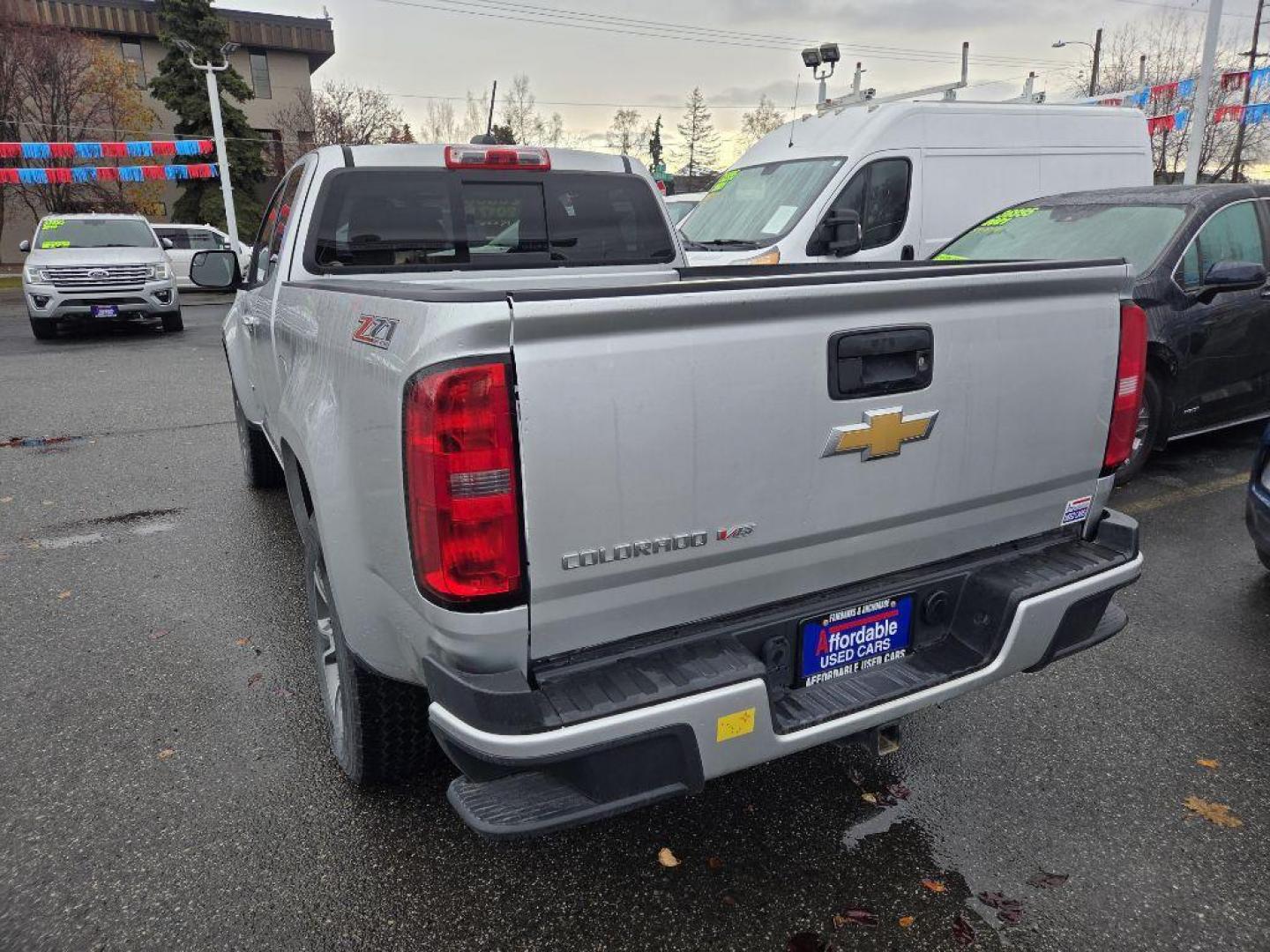 2017 SILVER CHEVROLET COLORADO Z71 (1GCHTDEN8H1) with an 3.6L engine, Automatic transmission, located at 929 East 8th Ave, Anchorage, AK, 99501, (907) 274-2277, 61.214783, -149.866074 - Photo#2