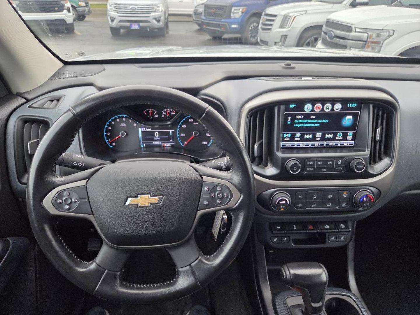 2017 SILVER CHEVROLET COLORADO Z71 (1GCHTDEN8H1) with an 3.6L engine, Automatic transmission, located at 929 East 8th Ave, Anchorage, AK, 99501, (907) 274-2277, 61.214783, -149.866074 - Photo#4