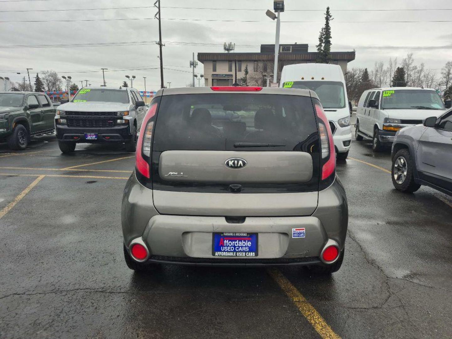 2016 GREY KIA SOUL ! (KNDJX3A56G7) with an 2.0L engine, Automatic transmission, located at 929 East 8th Ave, Anchorage, AK, 99501, (907) 274-2277, 61.214783, -149.866074 - Photo#2
