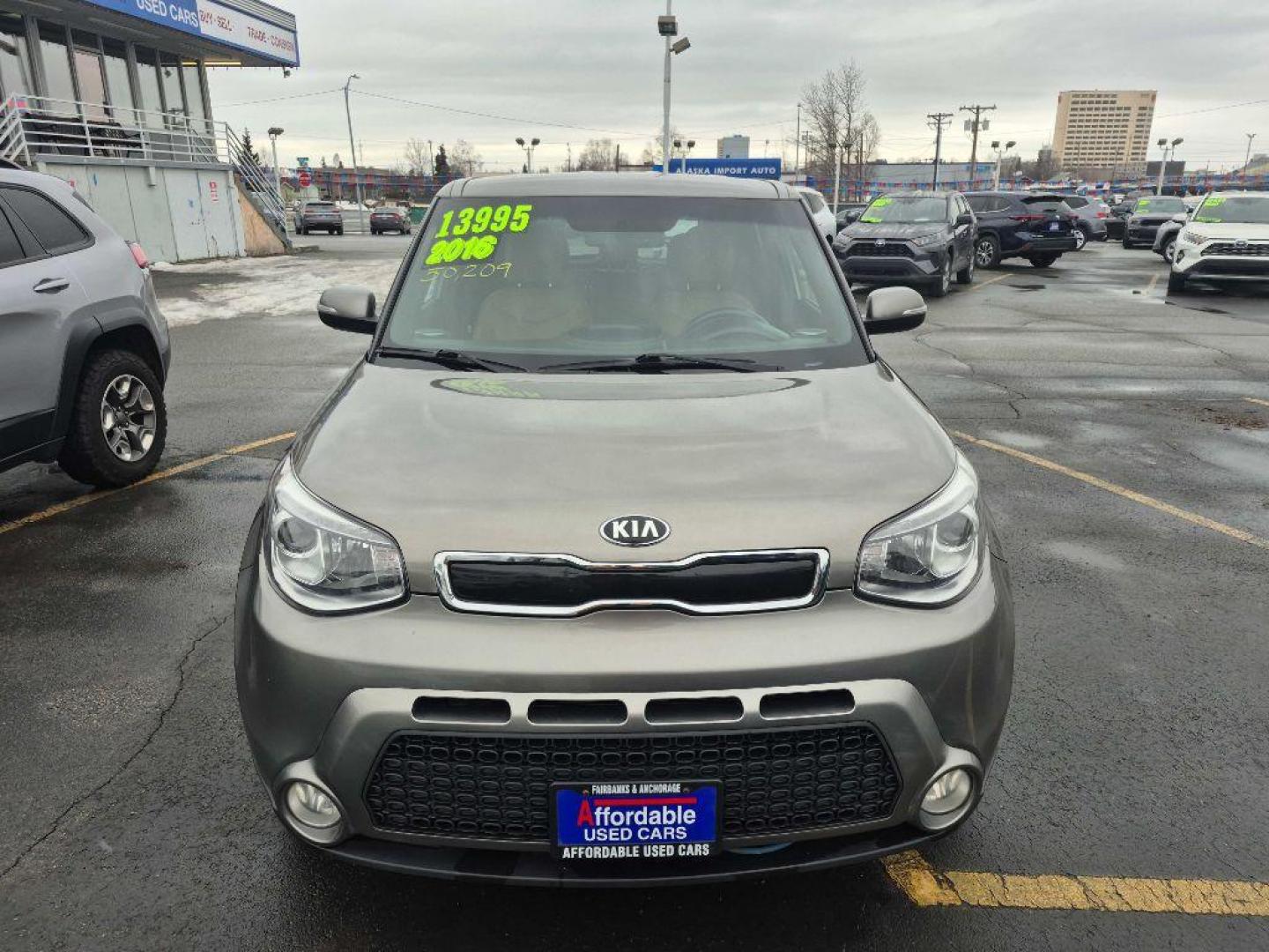 2016 GREY KIA SOUL ! (KNDJX3A56G7) with an 2.0L engine, Automatic transmission, located at 929 East 8th Ave, Anchorage, AK, 99501, (907) 274-2277, 61.214783, -149.866074 - Photo#4