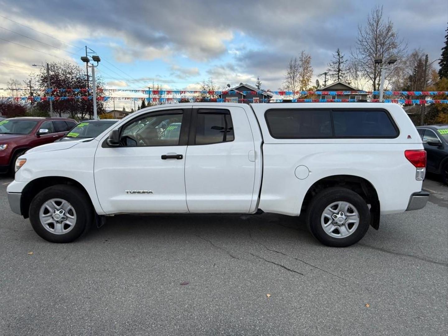 2012 WHITE TOYOTA TUNDRA DOUBLE CAB SR5 (5TFUM5F13CX) with an 4.6L engine, Automatic transmission, located at 929 East 8th Ave, Anchorage, AK, 99501, (907) 274-2277, 61.214783, -149.866074 - Photo#1