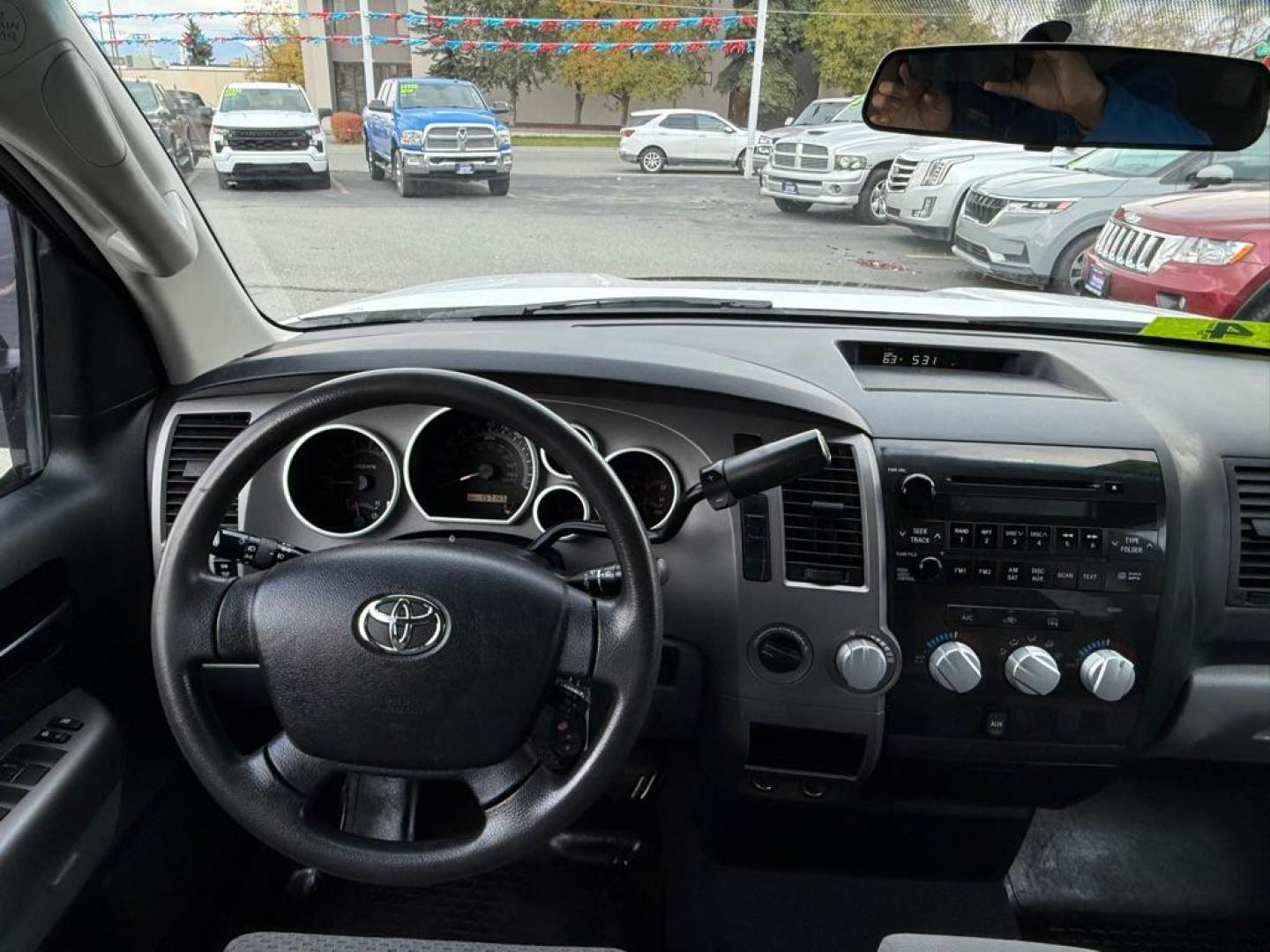 2012 WHITE TOYOTA TUNDRA DOUBLE CAB SR5 (5TFUM5F13CX) with an 4.6L engine, Automatic transmission, located at 929 East 8th Ave, Anchorage, AK, 99501, (907) 274-2277, 61.214783, -149.866074 - Photo#4