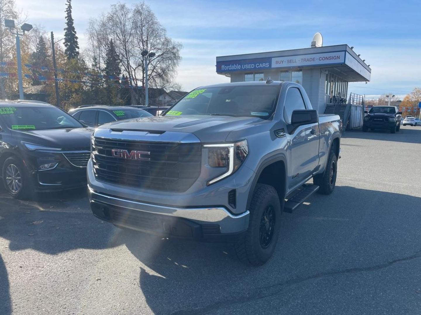 2025 GRAY GMC SIERRA 1500 (3GTNUAEK7SG) with an 2.7L engine, Automatic transmission, located at 929 East 8th Ave, Anchorage, AK, 99501, (907) 274-2277, 61.214783, -149.866074 - Photo#0