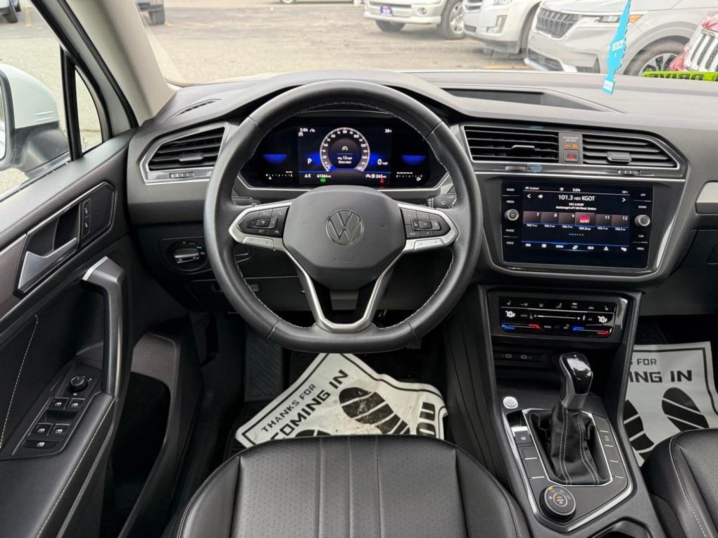 2022 WHITE VOLKSWAGEN TIGUAN SE (3VV2B7AX6NM) with an 2.0L engine, Automatic transmission, located at 929 East 8th Ave, Anchorage, AK, 99501, (907) 274-2277, 61.214783, -149.866074 - Photo#4