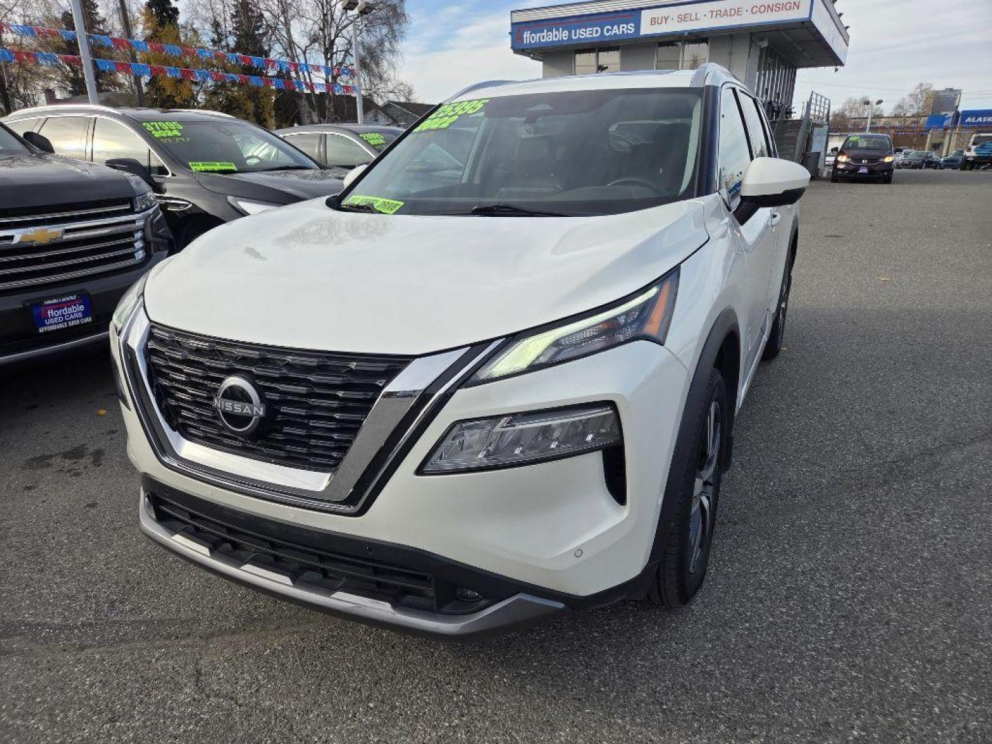 2022 WHITE NISSAN ROGUE SL (5N1BT3CB6NC) with an 1.5L engine, Automatic transmission, located at 929 East 8th Ave, Anchorage, AK, 99501, (907) 274-2277, 61.214783, -149.866074 - Photo#0