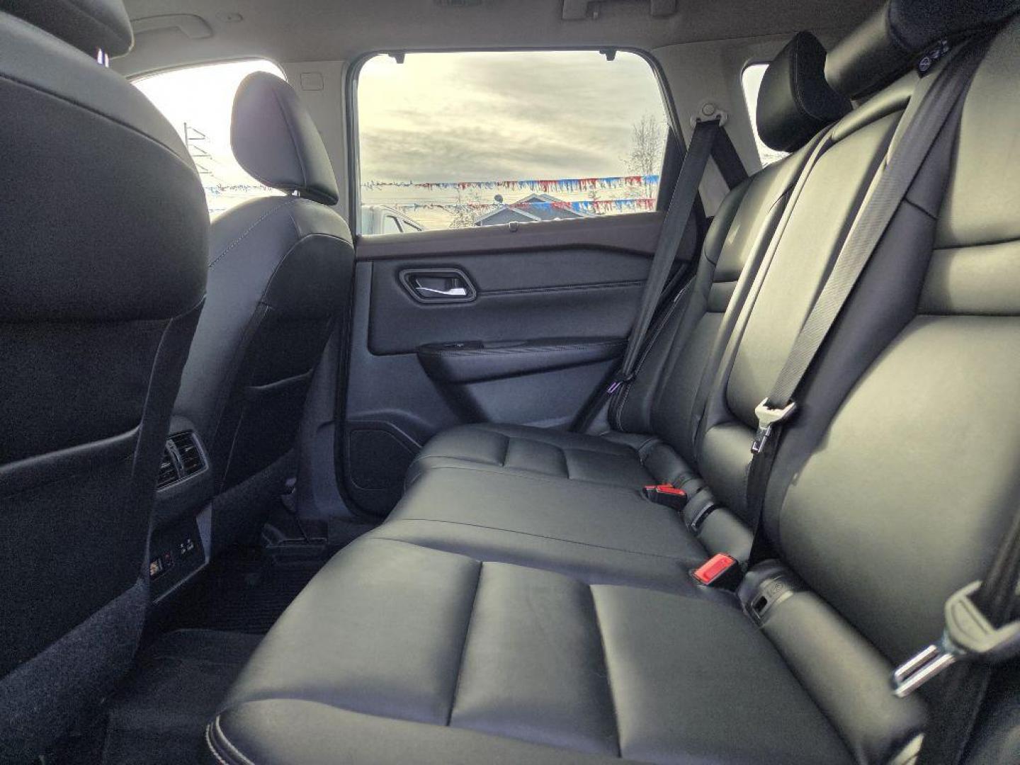 2022 WHITE NISSAN ROGUE SL (5N1BT3CB6NC) with an 1.5L engine, Automatic transmission, located at 929 East 8th Ave, Anchorage, AK, 99501, (907) 274-2277, 61.214783, -149.866074 - Photo#2