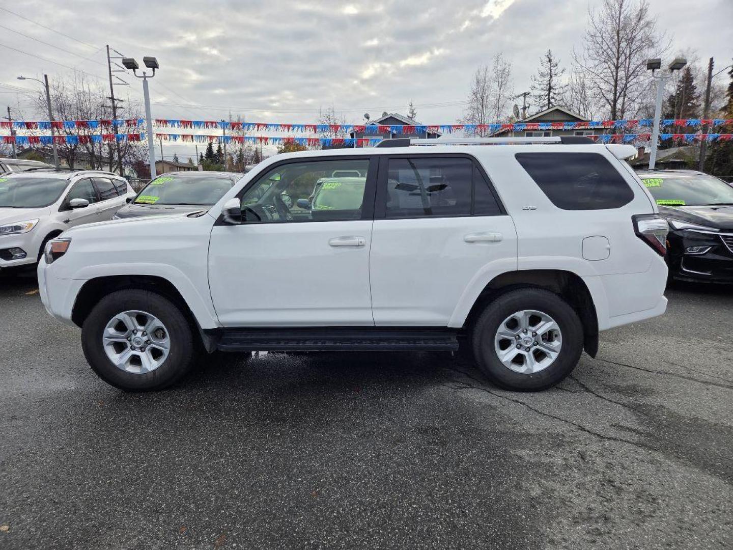 2023 WHITE TOYOTA 4RUNNER SE SE (JTEMU5JR3P6) with an 4.0L engine, Automatic transmission, located at 929 East 8th Ave, Anchorage, AK, 99501, (907) 274-2277, 61.214783, -149.866074 - Photo#1
