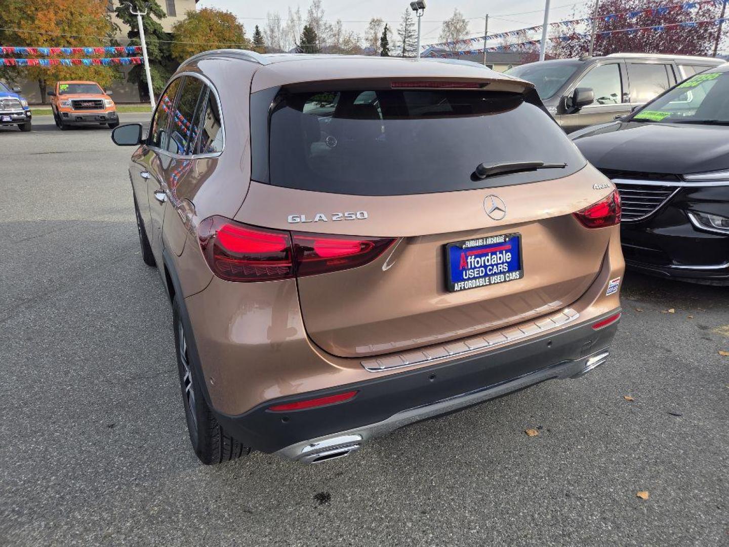 2024 MERCEDES-BENZ GLA 250 4MATIC (W1N4N4HB1RJ) with an 2.0L engine, Automatic transmission, located at 929 East 8th Ave, Anchorage, AK, 99501, (907) 274-2277, 61.214783, -149.866074 - Photo#2