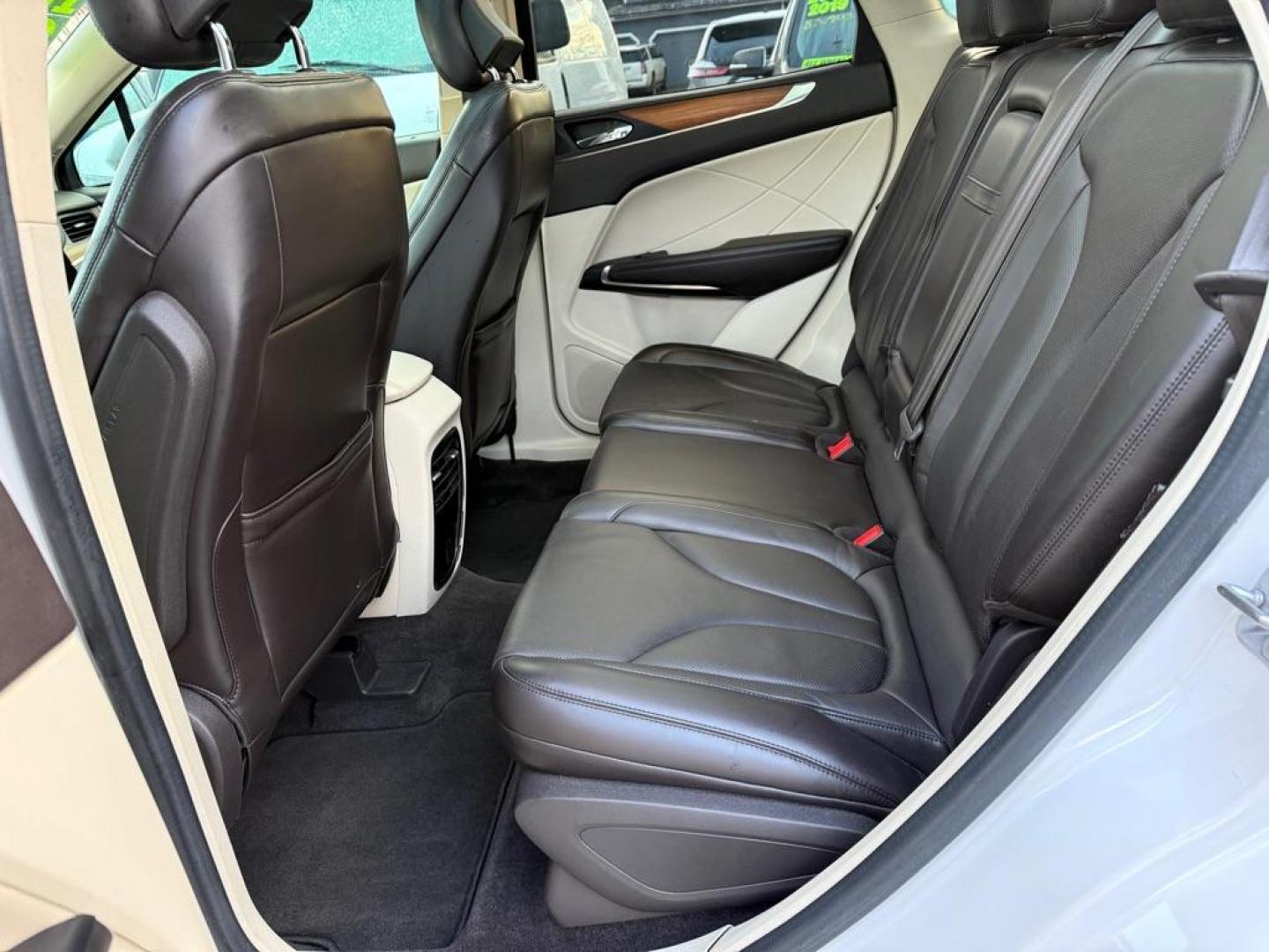 2015 WHITE LINCOLN MKC (5LMTJ2AH6FU) with an 2.3L engine, Automatic transmission, located at 929 East 8th Ave, Anchorage, AK, 99501, (907) 274-2277, 61.214783, -149.866074 - Photo#3