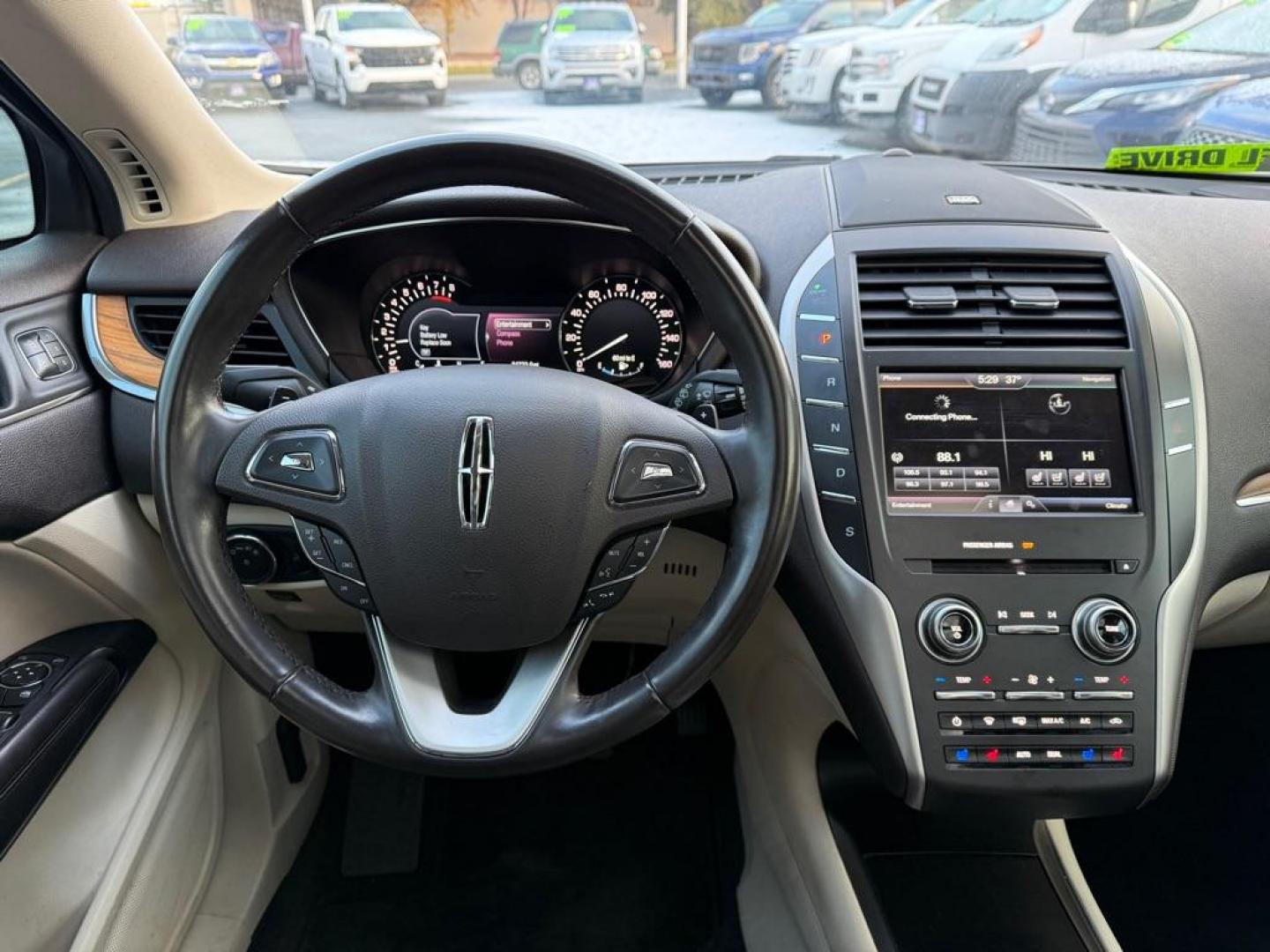 2015 WHITE LINCOLN MKC (5LMTJ2AH6FU) with an 2.3L engine, Automatic transmission, located at 929 East 8th Ave, Anchorage, AK, 99501, (907) 274-2277, 61.214783, -149.866074 - Photo#4