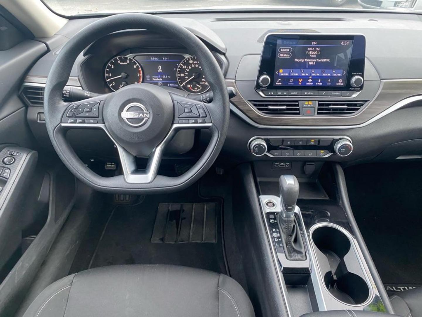 2024 WHITE NISSAN ALTIMA SV SV (1N4BL4DV1RN) with an 2.5L engine, Continuously Variable transmission, located at 929 East 8th Ave, Anchorage, AK, 99501, (907) 274-2277, 61.214783, -149.866074 - Photo#4