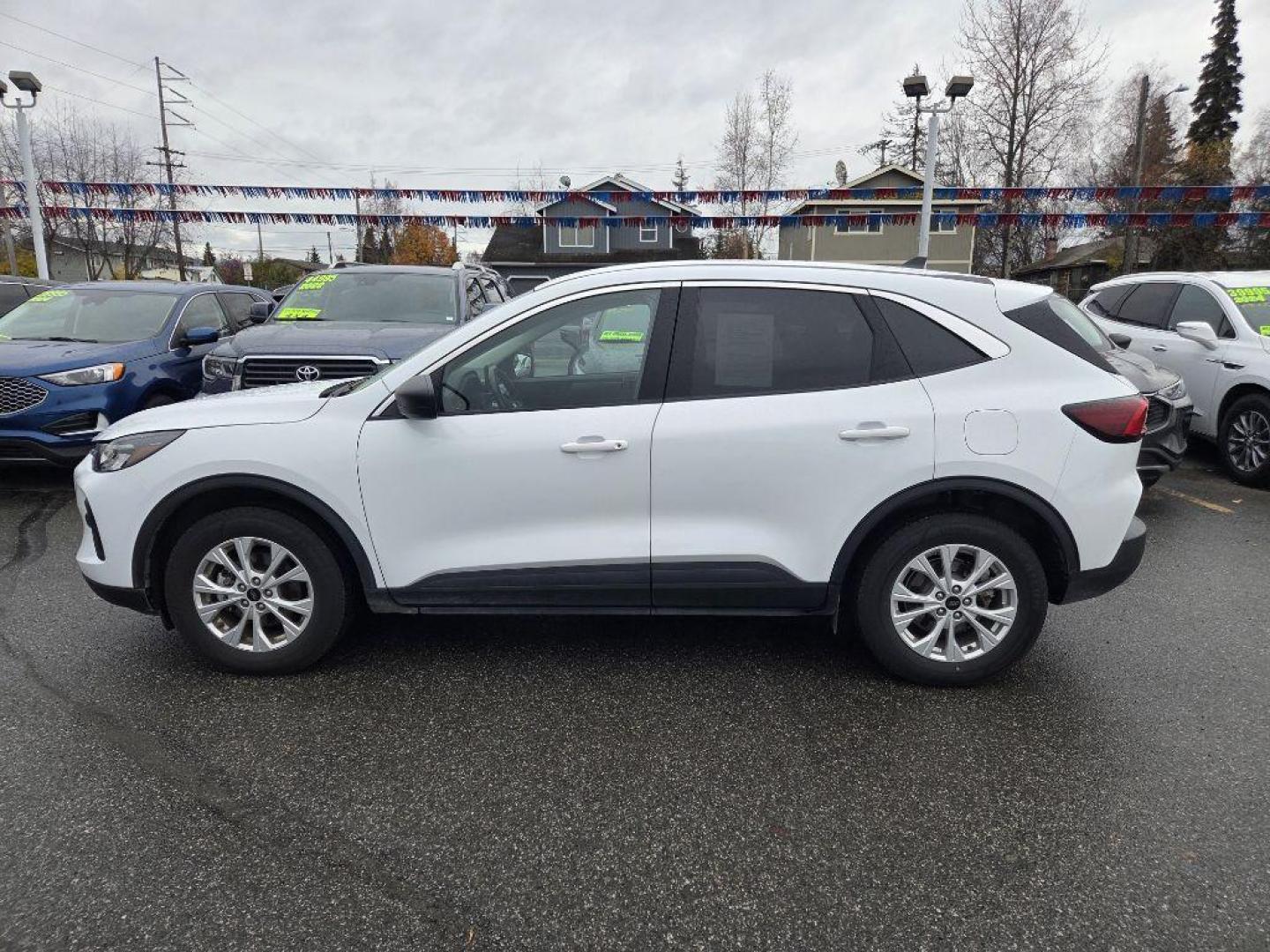2023 WHITE FORD ESCAPE ACTIVE ACTIVE (1FMCU9GN4PU) with an 1.5L engine, Automatic transmission, located at 929 East 8th Ave, Anchorage, AK, 99501, (907) 274-2277, 61.214783, -149.866074 - Photo#1