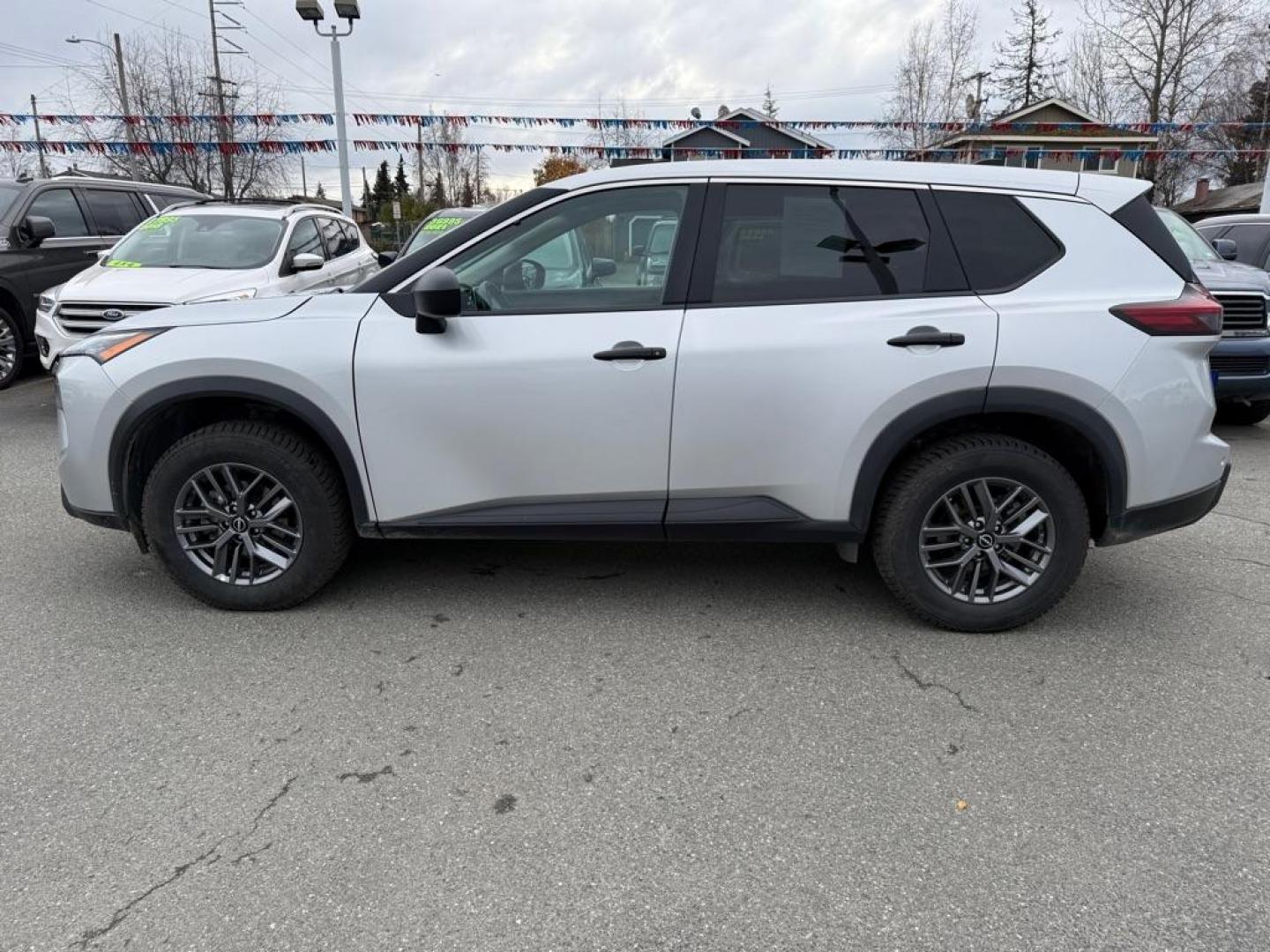 2024 SILVER NISSAN ROGUE S (5N1BT3AB4RC) with an 1.5L engine, Continuously Variable transmission, located at 929 East 8th Ave, Anchorage, AK, 99501, (907) 274-2277, 61.214783, -149.866074 - Photo#1