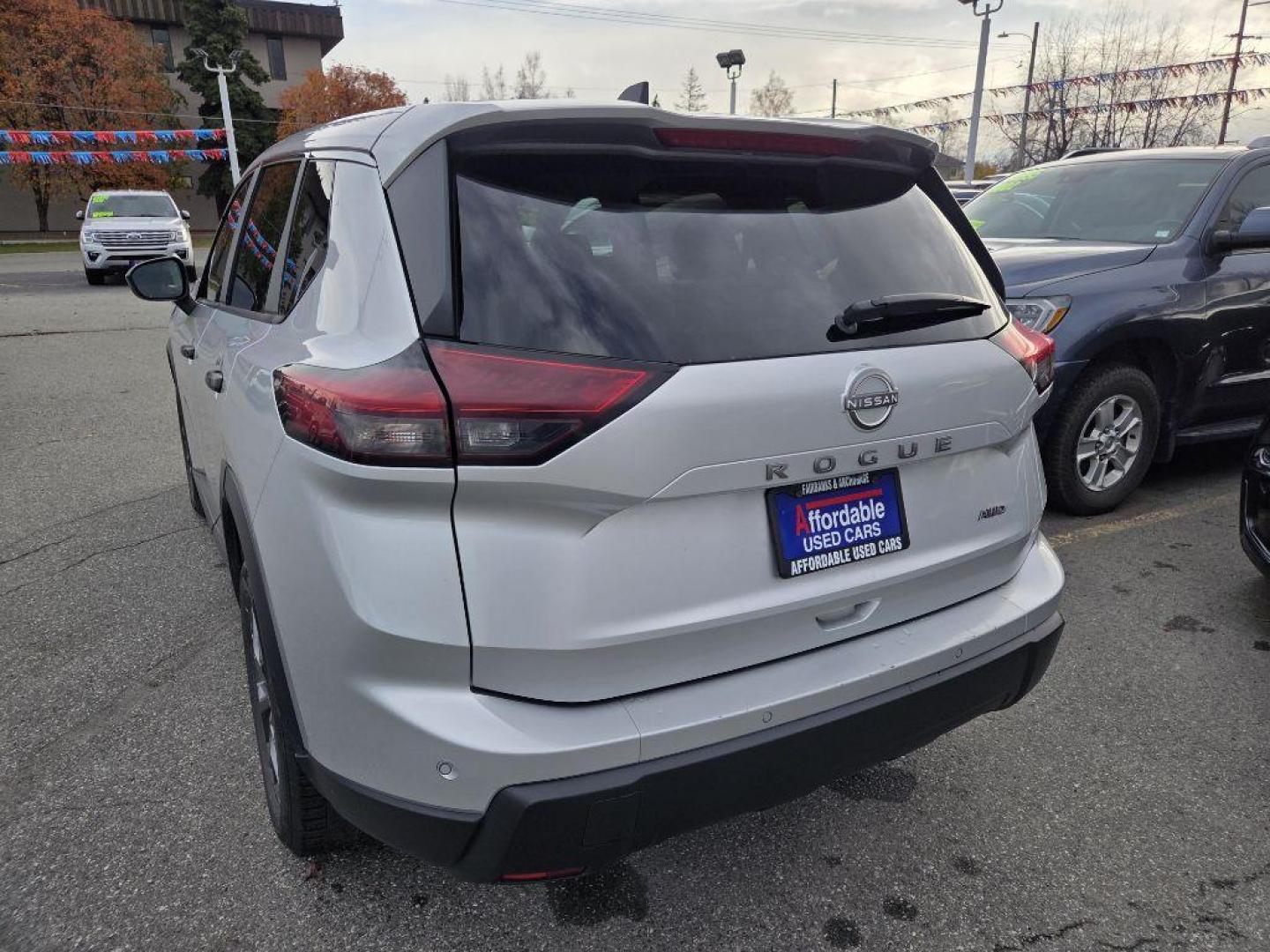 2024 SILVER NISSAN ROGUE S (5N1BT3AB8RC) with an 1.5L engine, Continuously Variable transmission, located at 929 East 8th Ave, Anchorage, AK, 99501, (907) 274-2277, 61.214783, -149.866074 - Photo#2