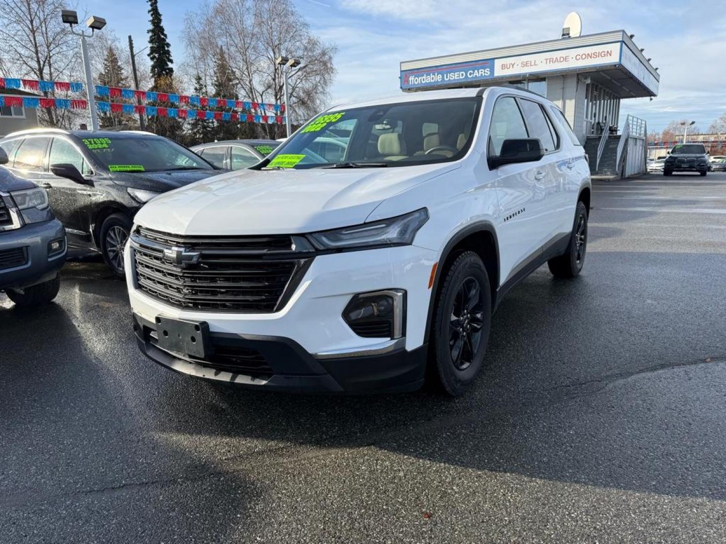 2022 WHITE CHEVROLET TRAVERSE LS (1GNEVFKW5NJ) with an 3.6L engine, Automatic transmission, located at 929 East 8th Ave, Anchorage, AK, 99501, (907) 274-2277, 61.214783, -149.866074 - Photo#0