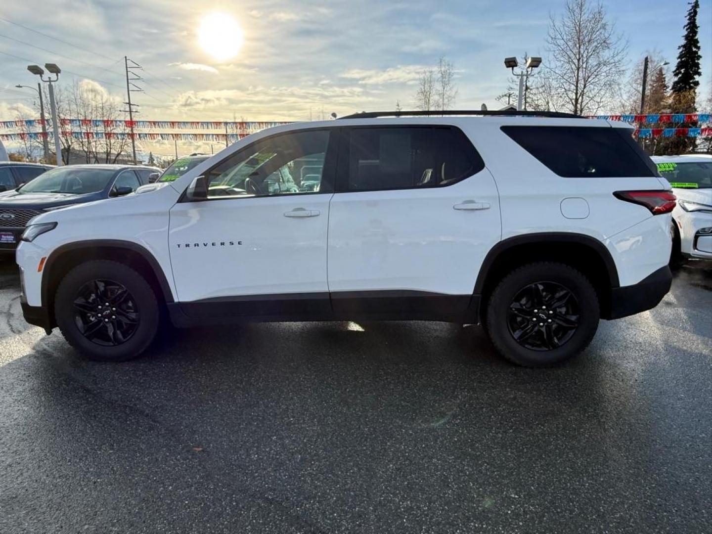 2022 WHITE CHEVROLET TRAVERSE LS (1GNEVFKW5NJ) with an 3.6L engine, Automatic transmission, located at 929 East 8th Ave, Anchorage, AK, 99501, (907) 274-2277, 61.214783, -149.866074 - Photo#1