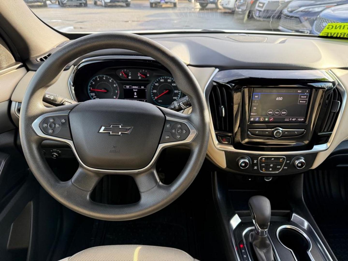 2022 WHITE CHEVROLET TRAVERSE LS (1GNEVFKW5NJ) with an 3.6L engine, Automatic transmission, located at 929 East 8th Ave, Anchorage, AK, 99501, (907) 274-2277, 61.214783, -149.866074 - Photo#4