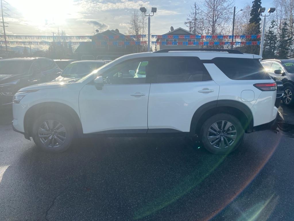 photo of 2024 NISSAN PATHFINDER SV SV