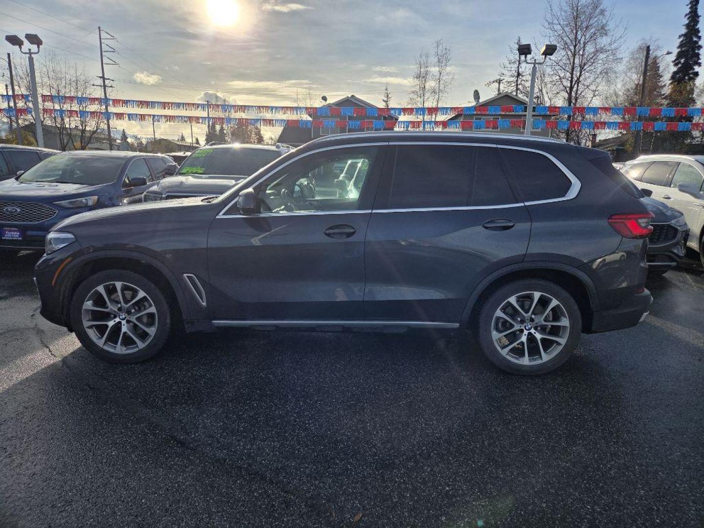 2019 GRAY BMW X5 XDRIVE40I (5UXCR6C53KL) with an 3.0L engine, Automatic transmission, located at 929 East 8th Ave, Anchorage, AK, 99501, (907) 274-2277, 61.214783, -149.866074 - Photo#1