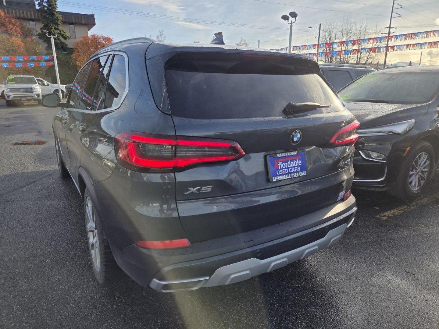 2019 GRAY BMW X5 XDRIVE40I (5UXCR6C53KL) with an 3.0L engine, Automatic transmission, located at 929 East 8th Ave, Anchorage, AK, 99501, (907) 274-2277, 61.214783, -149.866074 - Photo#2