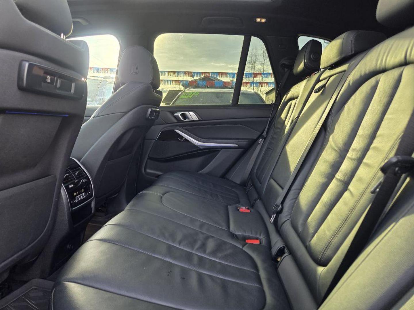 2019 GRAY BMW X5 XDRIVE40I (5UXCR6C53KL) with an 3.0L engine, Automatic transmission, located at 929 East 8th Ave, Anchorage, AK, 99501, (907) 274-2277, 61.214783, -149.866074 - Photo#3