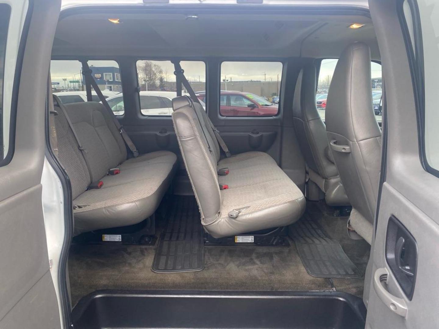 2017 WHITE CHEVROLET EXPRESS G3500 LT (1GAZGPFG8H1) with an 6.0L engine, Automatic transmission, located at 929 East 8th Ave, Anchorage, AK, 99501, (907) 274-2277, 61.214783, -149.866074 - Photo#4