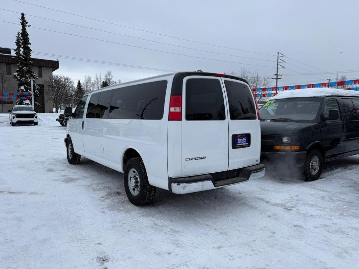 2017 WHITE CHEVROLET EXPRESS G3500 LT (1GAZGPFG9H1) with an 6.0L engine, Automatic transmission, located at 929 East 8th Ave, Anchorage, AK, 99501, (907) 274-2277, 61.214783, -149.866074 - Photo#2