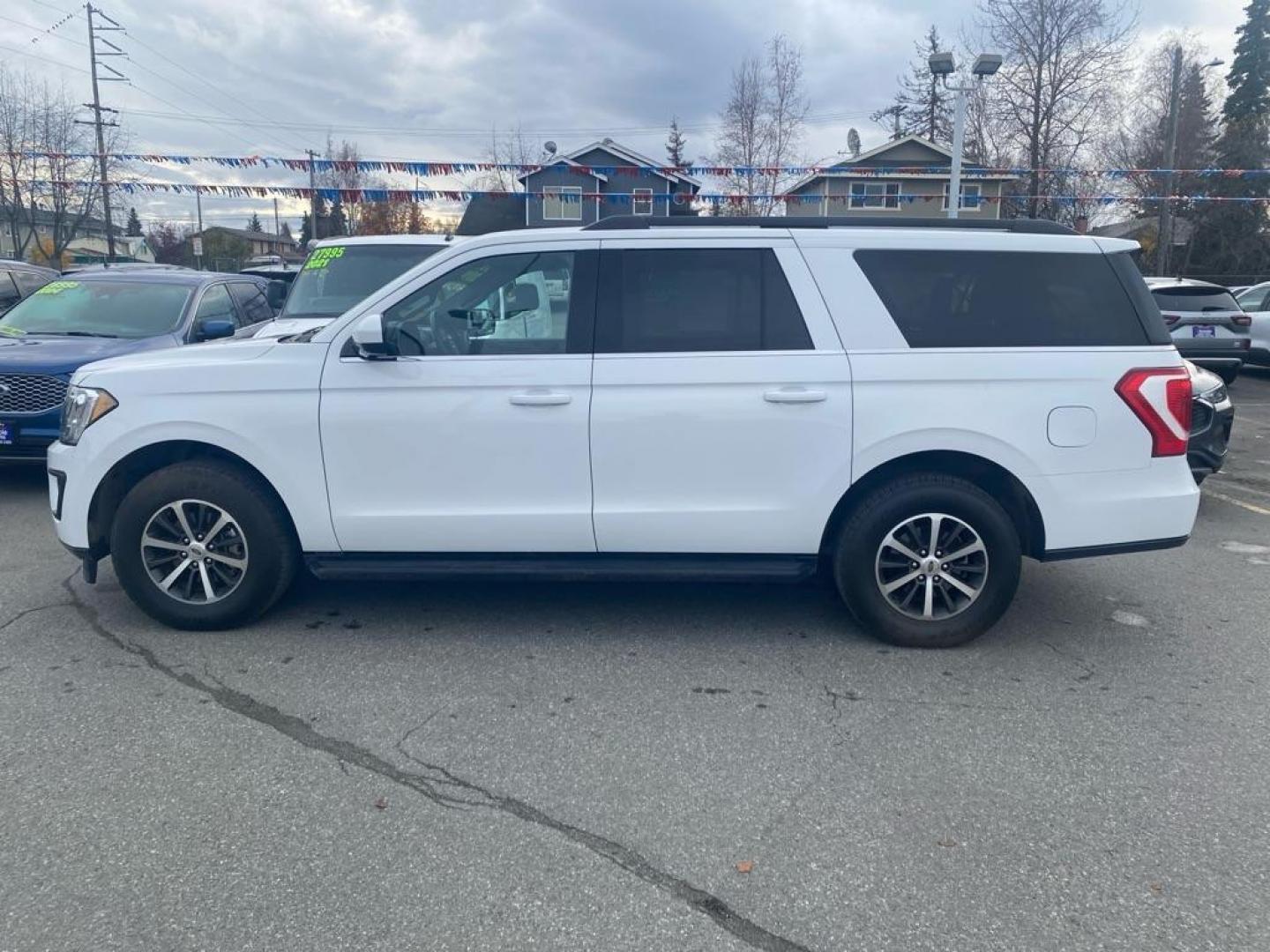 2019 WHITE FORD EXPEDITION MAX XLT (1FMJK1JT7KE) with an 3.5L engine, Automatic transmission, located at 929 East 8th Ave, Anchorage, AK, 99501, (907) 274-2277, 61.214783, -149.866074 - Photo#1