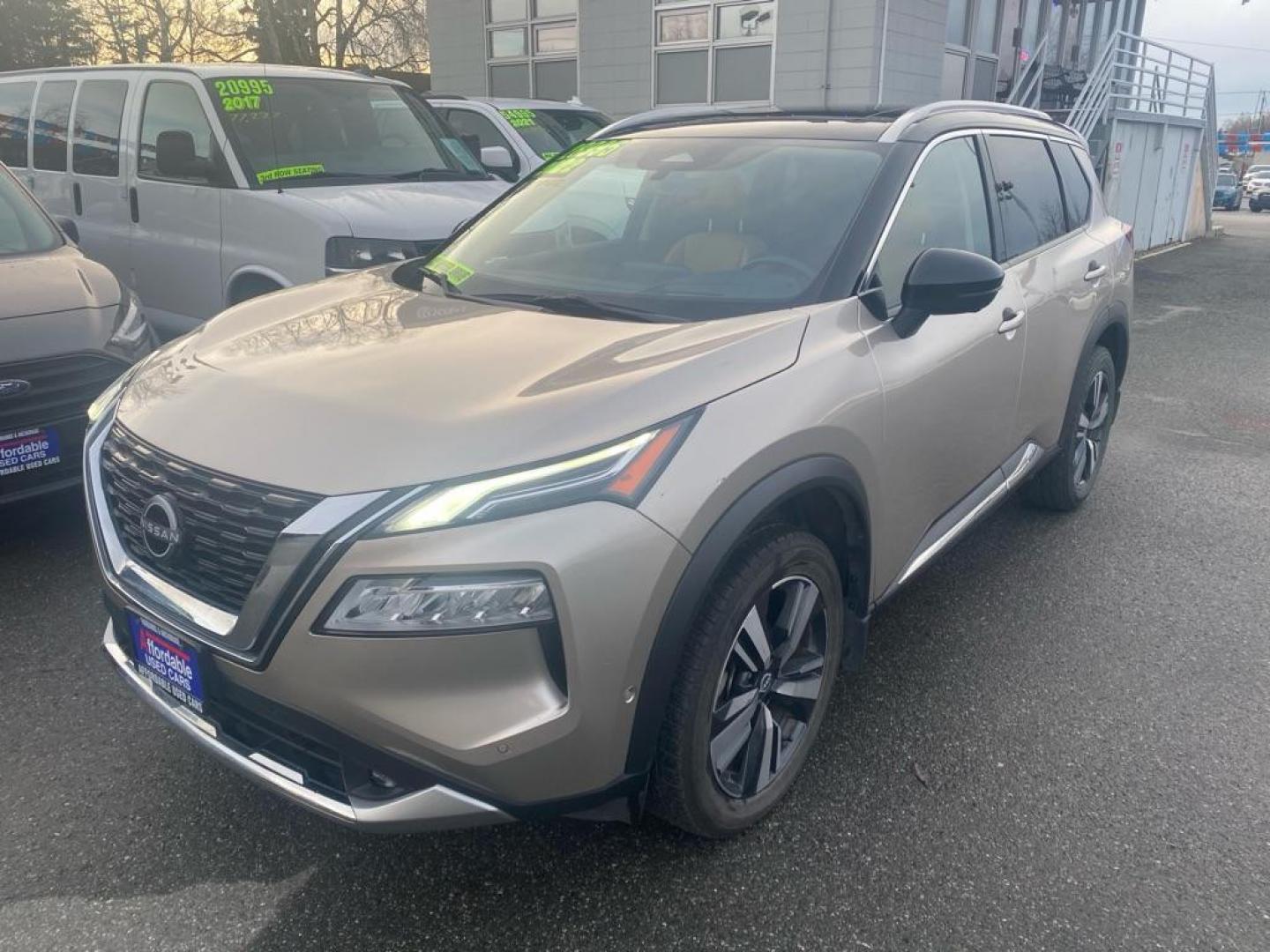 2022 CHAMPG NISSAN ROGUE PLATINUM (JN8BT3DD9NW) with an 1.5L engine, Automatic transmission, located at 929 East 8th Ave, Anchorage, AK, 99501, (907) 274-2277, 61.214783, -149.866074 - Photo#0