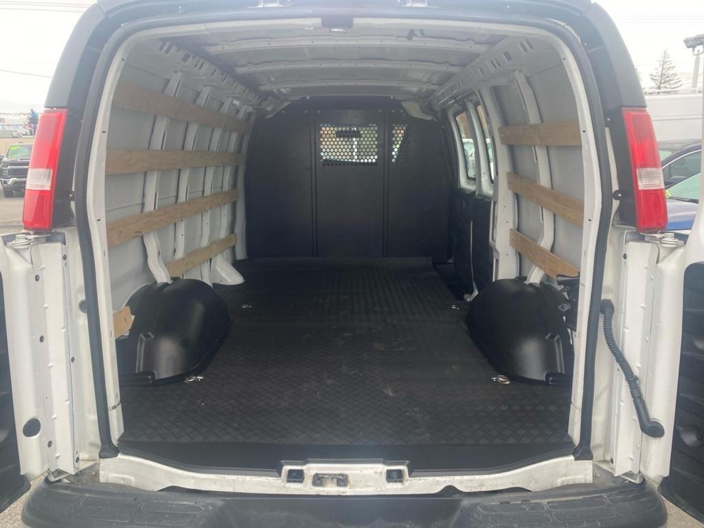 2021 WHITE CHEVROLET EXPRESS G2500 (1GCWGAFP9M1) with an 4.3L engine, Automatic transmission, located at 929 East 8th Ave, Anchorage, AK, 99501, (907) 274-2277, 61.214783, -149.866074 - Photo#5