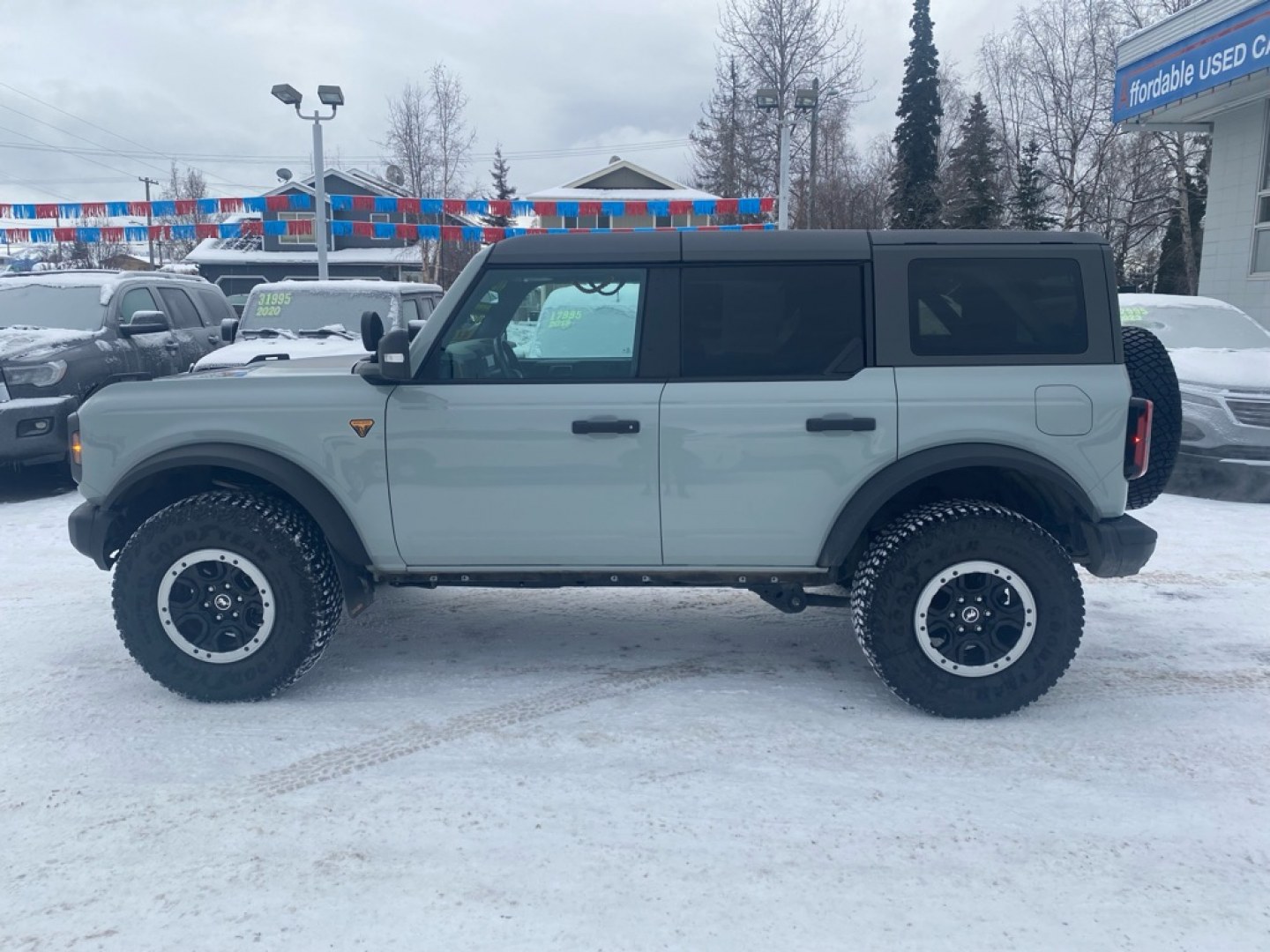 2022 GRAY FORD BRONCO BADLANDS SASQUATCH (1FMEE5DH1NL) with an 2.3L engine, 7-Speed Manual transmission, located at 929 East 8th Ave, Anchorage, AK, 99501, (907) 274-2277, 61.214783, -149.866074- Photo#1