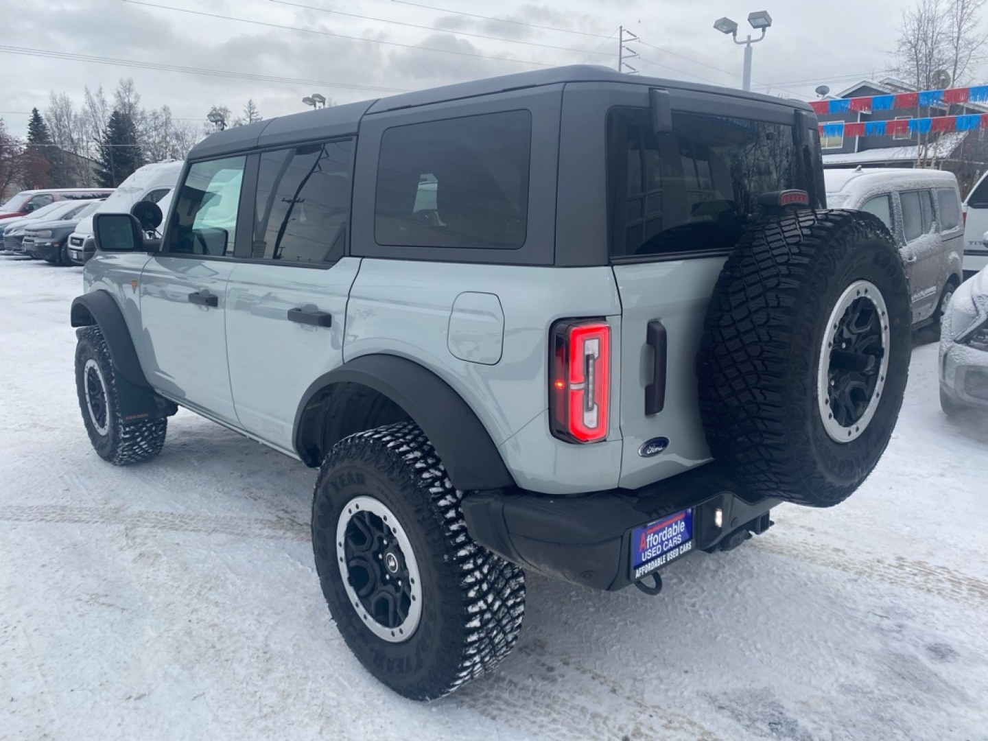 2022 GRAY FORD BRONCO BADLANDS SASQUATCH (1FMEE5DH1NL) with an 2.3L engine, 7-Speed Manual transmission, located at 929 East 8th Ave, Anchorage, AK, 99501, (907) 274-2277, 61.214783, -149.866074- Photo#2
