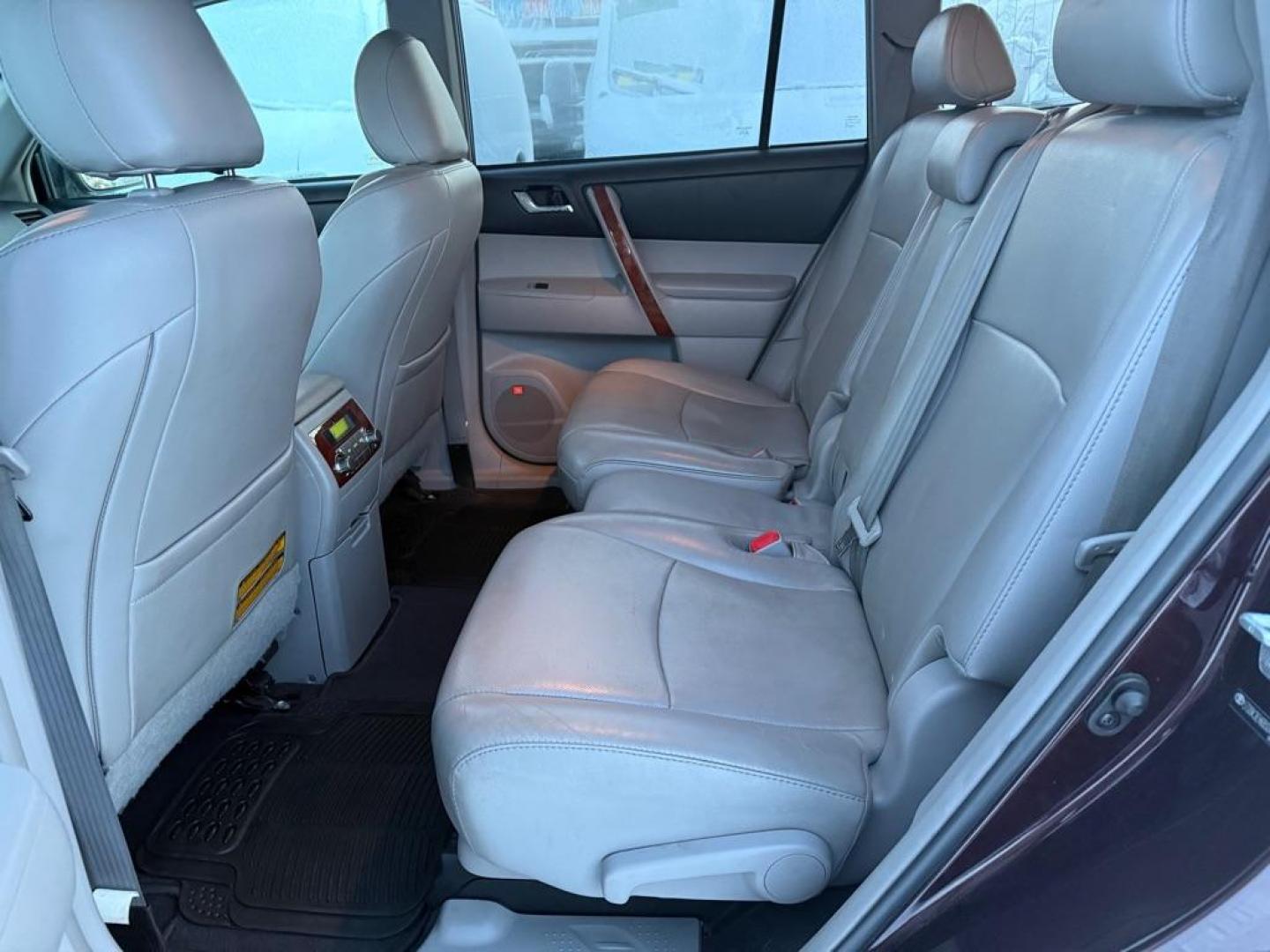2011 PURPLE TOYOTA HIGHLANDER LIMITED (5TDDK3EH6BS) with an 3.5L engine, Automatic transmission, located at 929 East 8th Ave, Anchorage, AK, 99501, (907) 274-2277, 61.214783, -149.866074 - Photo#3