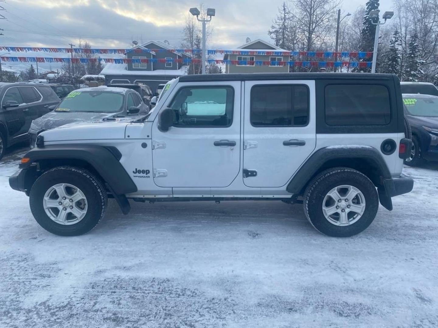 2022 SILVER JEEP WRANGLER UNLIMI SPORT (1C4HJXDG6NW) with an 3.6L engine, Automatic transmission, located at 929 East 8th Ave, Anchorage, AK, 99501, (907) 274-2277, 61.214783, -149.866074 - Photo#1