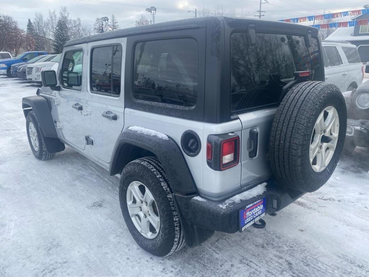 2022 SILVER JEEP WRANGLER UNLIMI SPORT (1C4HJXDG6NW) with an 3.6L engine, Automatic transmission, located at 929 East 8th Ave, Anchorage, AK, 99501, (907) 274-2277, 61.214783, -149.866074 - Photo#2